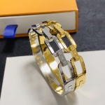 货 Novo produto 😍 Produtos originais lV Letra Impressão de quatro esculturas de grama de quatro folhas com o anel do tanque de logotipo -pulseiras ocas em forma de Bracelet 14K Seiko Color Version 💗 foi profundamente amado pela MM, pois está no mercado. O efeito de começar é muito bonito! O menor! Mais resistente que os modelos comuns 肤 Mostrar cor da pele branca 🥰 🥰 🥰 🥰 🥰 🥰 🥰 🥰 1 货 Novo produto 😍 Produtos originais lV Letra Impressão de quatro folhas esculturas de grama com toque de logotipo -pulseiras ocas de toque de logotipo 🔹🔹louis vuitton Louis vuitton Counter Consistência. Bracelet 14K Seiko Color Version 💗 foi profundamente amado pela MM, pois está no mercado. O efeito de começar é muito bonito! O menor! Mais resistente que os modelos comuns 肤 Mostrar cor da pele branca 🥰 🥰 🥰 🥰 🥰 🥰 🥰 🥰
