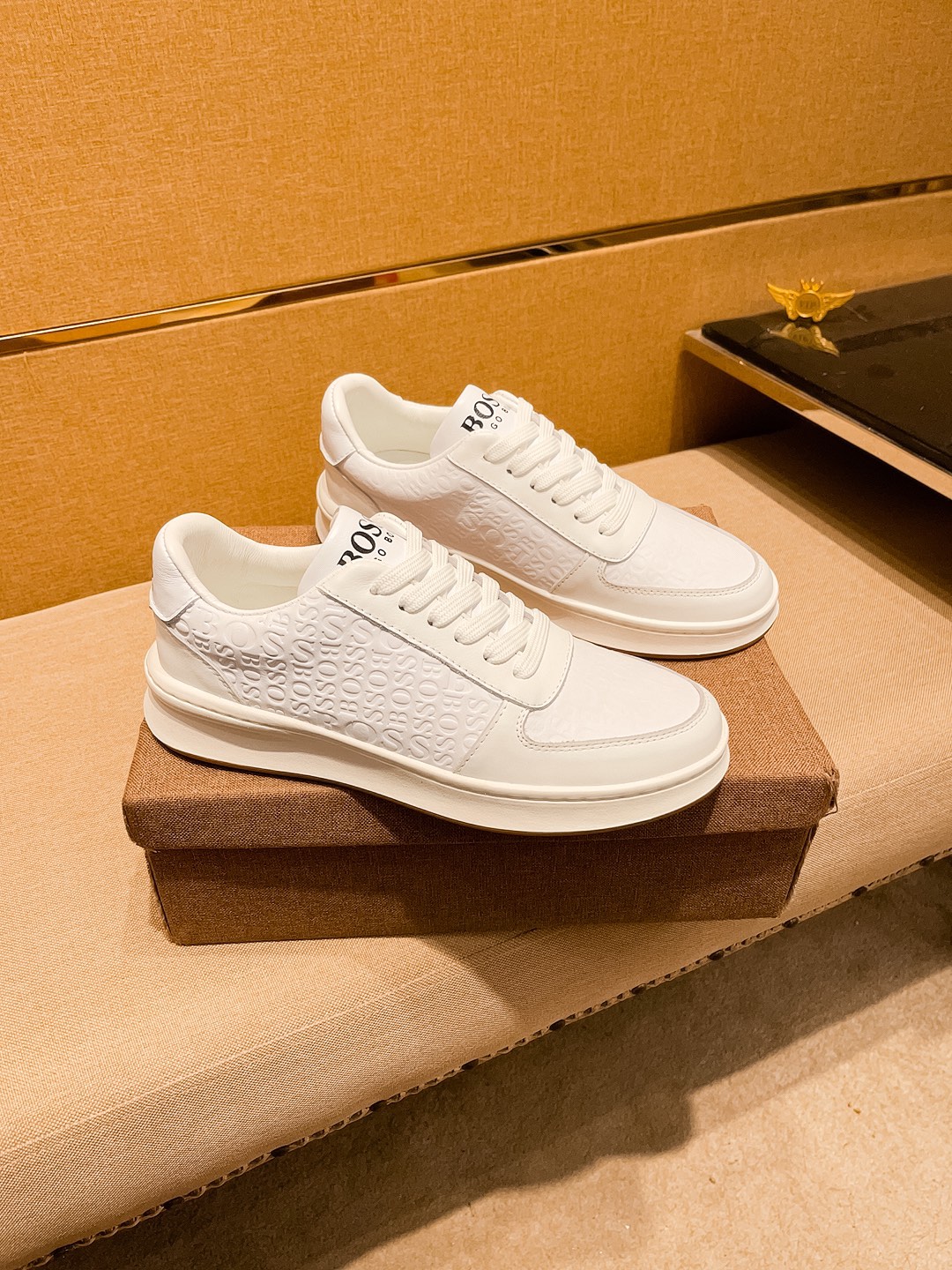 NO:346531,【BOSS】 High-end men's shoes brand Official website 11's latest masterpiece upper is made of imported Italian cowhide with comfortable and breathable inner original non-slip and wear-resistant outsole, making walking more convenient and comfortable!  Exclusive new style, amazing work, beautiful 11 ​​replica [color] compared to the official quality!  Create a fashionable personality to set off your uniqueness!  Must-have for trendy men! Classic size: 38-44 Color 2 colors available.,,cowhide19860909【BOSS】 男鞋高端品牌 官网11最新力作鞋面采用意大利进口头层牛皮搭配舒适透气内里原版防滑耐磨大底制作,让行走更加便捷舒适！独家新款,惊世之作,与官方的质量相比美的11复刻[色]！打造时尚个性衬托你的与众不同！潮男必备!经典尺码:38-44 颜色 2色可选.,,cowhide,Men's shoes