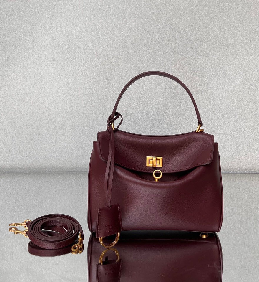 NO:204421,Authentic Mini Encore Red *Rodeo mini number is really cute!  Cool and sweet!  The simple and soft bag body shows an irresistible fashion charm ~ the whole bag is soft but not collapsed, and it is OOTD style just by hand!  Low-key but very aesthetic~ It is super suitable for pursuing exquisite outfits!  Model 795456 Encore Red Size Base Length 23xHigh 10xWidth 8cm, Balenciaga, balenciaga19860909正品级 迷你安可拉红 *Rodeo mini 号真的太可爱了！ 又酷又甜的！简洁软糯的包身展现难以抗拒的时尚魅力～整包做到软而不塌 随手一拎就是 OOTD 范儿呀！低调却极具审美感～超级适合追求精致的穿搭呀！ 型号795456安可拉红 尺寸底长23x高10x宽8cm,巴黎世家,balenciaga,Bag