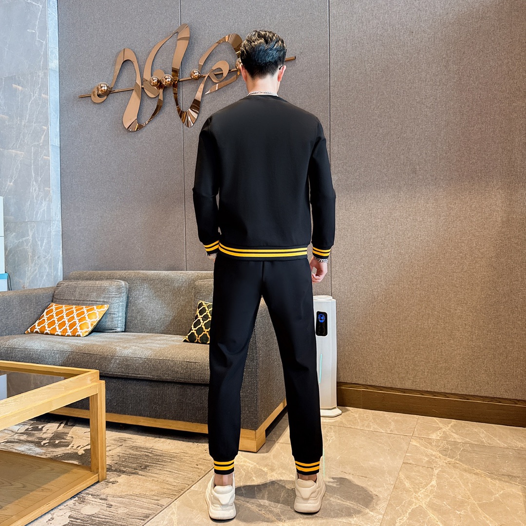 Gucci 2024 Men's Black Cotton Sweatshirt and Pants Set - Elegant & Comfortable 4 i1734874618 2565 2