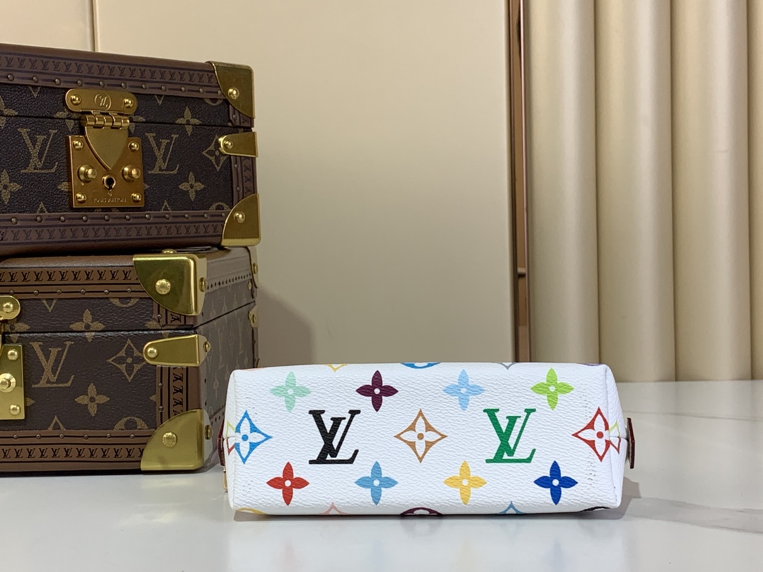 【化妆包小号 】m47515 13744 白色（白彩-村上隆）

这款小巧的化妆包以Monogram 帆
