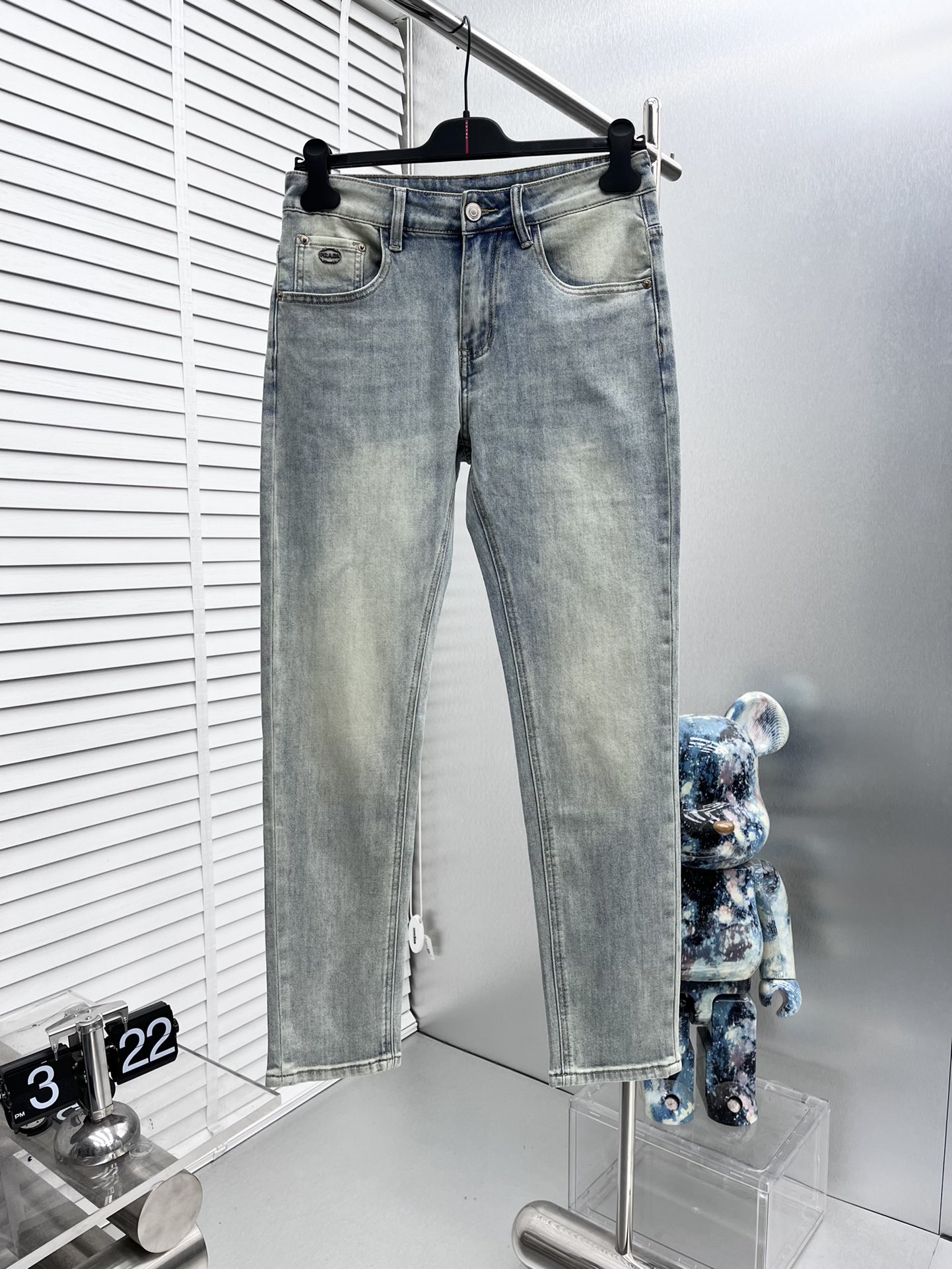 NO:513497,Prad*25ss early spring new jeans, custom-made full set of hardware, brand new brand design craftsmanship, fine workmanship, perfect details, high version Number of codes 29-38 (no 35.37), prada, jeans, alexander wang19860909Prad*25ss早春新款牛仔裤,定制全套五金,全新品牌设计工艺,做工精细,细节完美,高版本 码数29-38（无35.37）,,prada,jeans,alexander wang,Men's clothing