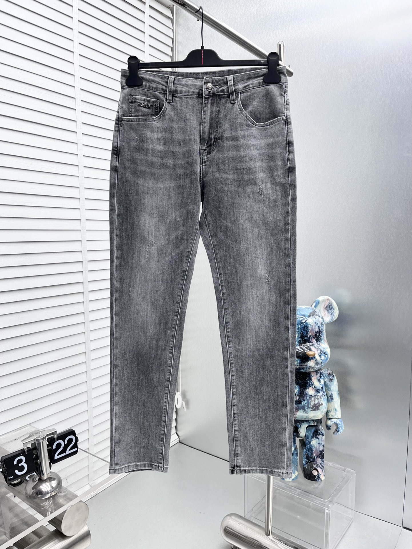 NO:513504,Gucc*25ss early spring new jeans, custom-made full set of hardware, brand new brand design craftsmanship, fine workmanship, perfect details, high version Number of codes 29-38 (no 35.37), gucci, jeans, alexander wang19860909Gucc*25ss早春新款牛仔裤,定制全套五金,全新品牌设计工艺,做工精细,细节完美,高版本 码数29-38（无35.37）,,gucci,jeans,alexander wang,Men's clothing