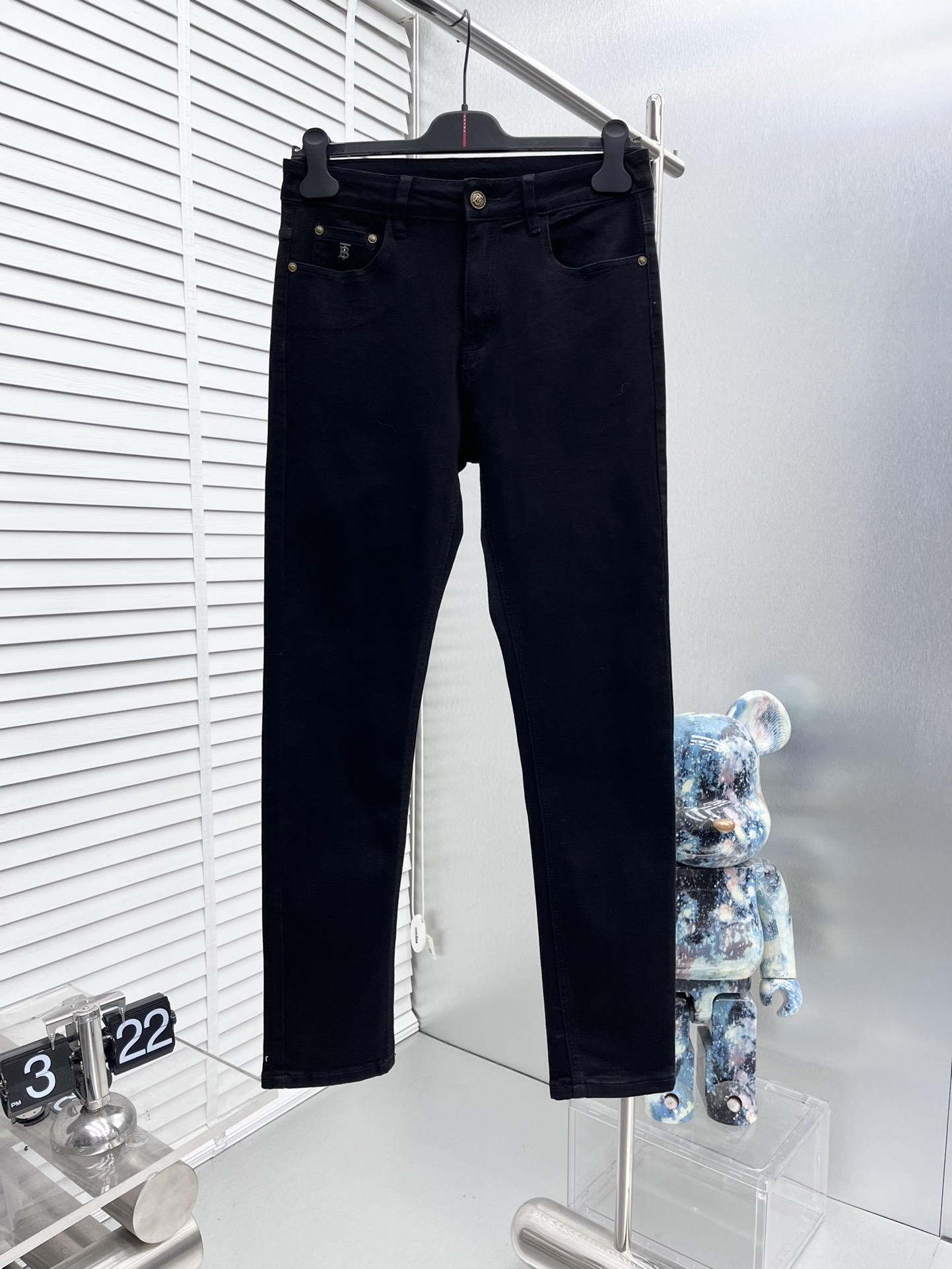 NO:518690,BBR*25ss early spring new jeans, custom-made full set of hardware, brand new brand design craftsmanship, fine workmanship, perfect details, high version Number of codes 29-38 (no 35.37), ,jeans,alexander wang19860909BBR*25ss早春新款牛仔裤,定制全套五金,全新品牌设计工艺,做工精细,细节完美,高版本 码数29-38（无35.37）,,jeans,alexander wang,Men's clothing