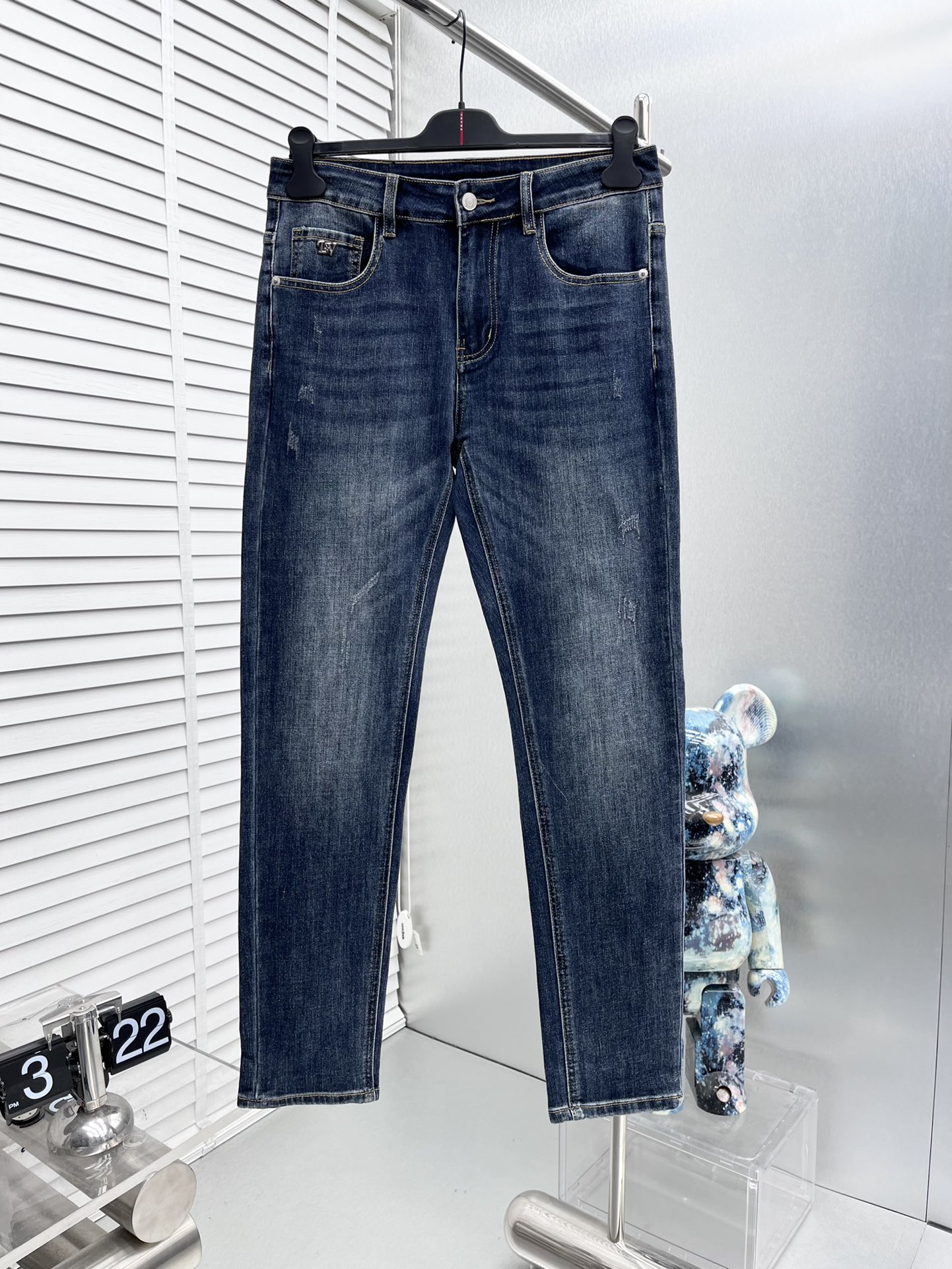 NO:518689,1v*25ss early spring new jeans, custom-made full set of hardware, brand new brand design craftsmanship, fine workmanship, perfect details, high version Number of codes 29-38 (no 35.37), ,jeans,alexander wang198609091v*25ss早春新款牛仔裤,定制全套五金,全新品牌设计工艺,做工精细,细节完美,高版本 码数29-38（无35.37）,,jeans,alexander wang,Men's clothing