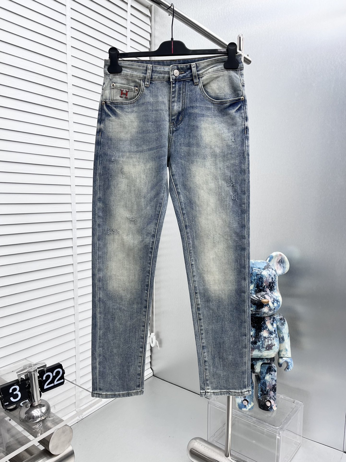 NO:530659,Hermes*25ss early spring new jeans, custom-made full set of hardware, brand new brand design craftsmanship, fine workmanship, perfect details, high version Number of codes 29-38 (no 35.37), hermes, jeans, alexander wang19860909Hermes*25ss早春新款牛仔裤,定制全套五金,全新品牌设计工艺,做工精细,细节完美,高版本 码数29-38（无35.37）,,hermes,jeans,alexander wang,Men's clothing