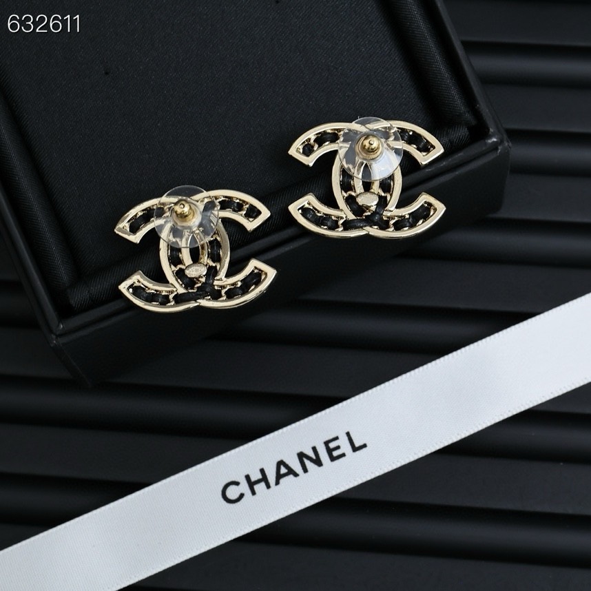 Chanel 大双C羊皮耳钉