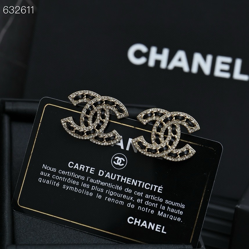 Chanel 大双C羊皮耳钉