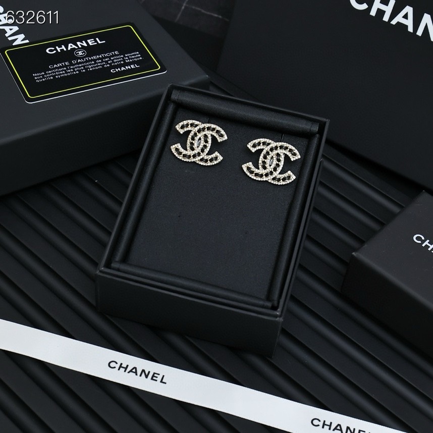 Chanel 大双C羊皮耳钉