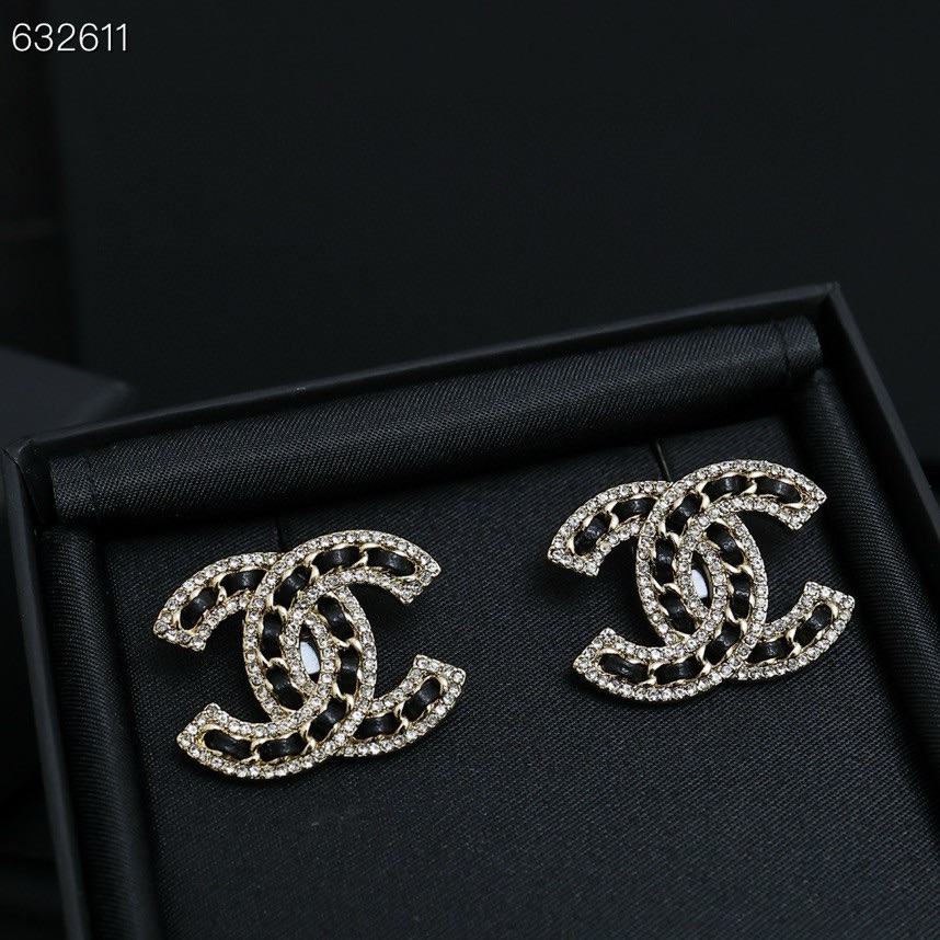 Chanel 大双C羊皮耳钉