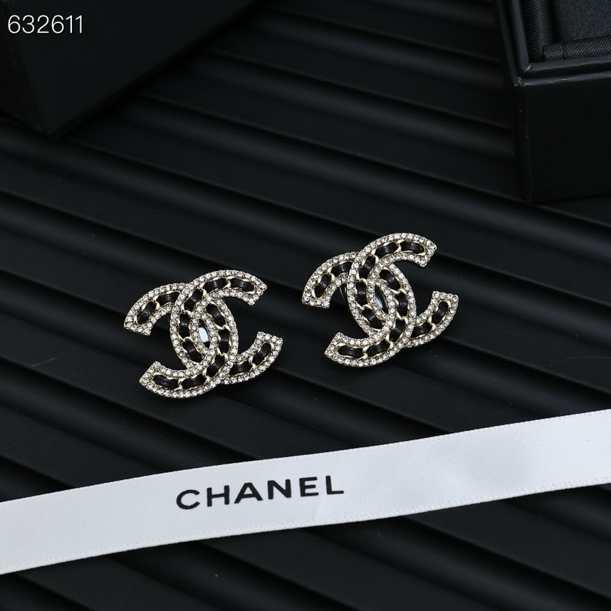 Chanel 大双C羊皮耳钉