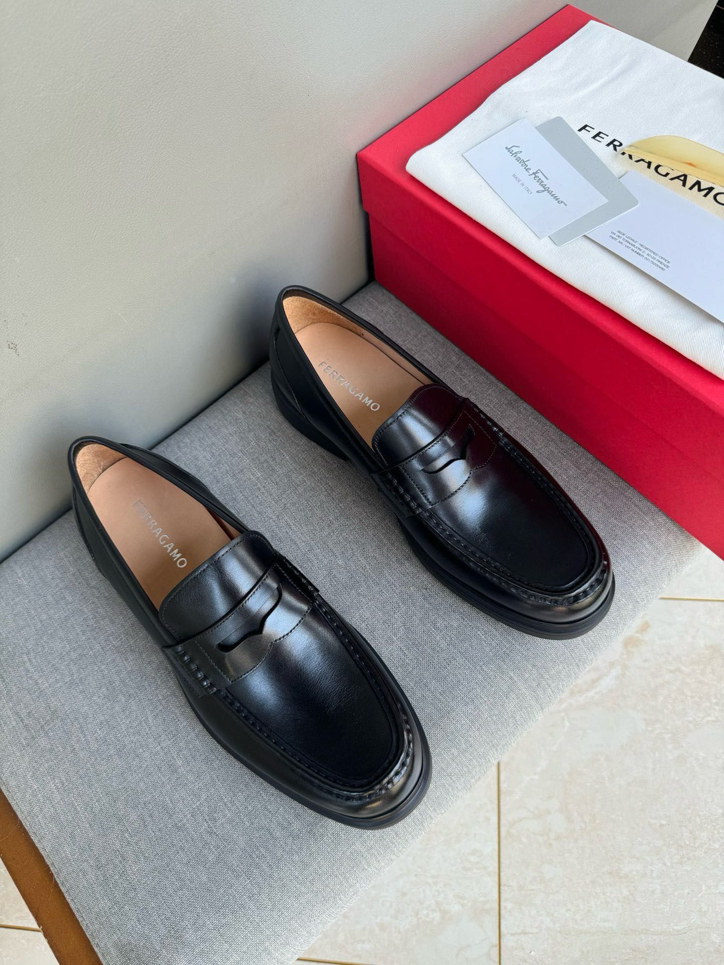 NO:220111,Brand Ferragamo Color original color matching Number 39-44 Standard size Price Material Ferragamo High-quality · Real-life new style Business casual leather shoes Top original single cow goods regular shoe factory upper soft cowhide luxury cowhide inner high-end quality original hardware buckle matching makes the whole shoe high-end and atmospheric Original rubber outsole, Ferragamo leather shoes, ferragamo, ferragamo, cowhide19860909品牌Ferragamo 颜色原版配色 码数39-44标准码 价格 材质菲拉格慕高质·实拍新款 商务休闲皮鞋顶级原单牛货正规鞋厂出品鞋面柔软牛皮奢华牛皮内里高端品质原版五金扣搭配使整个鞋子高端大气 原版橡胶大底,菲拉格慕 皮鞋,ferragamo,ferragamo,cowhide,Men's shoes