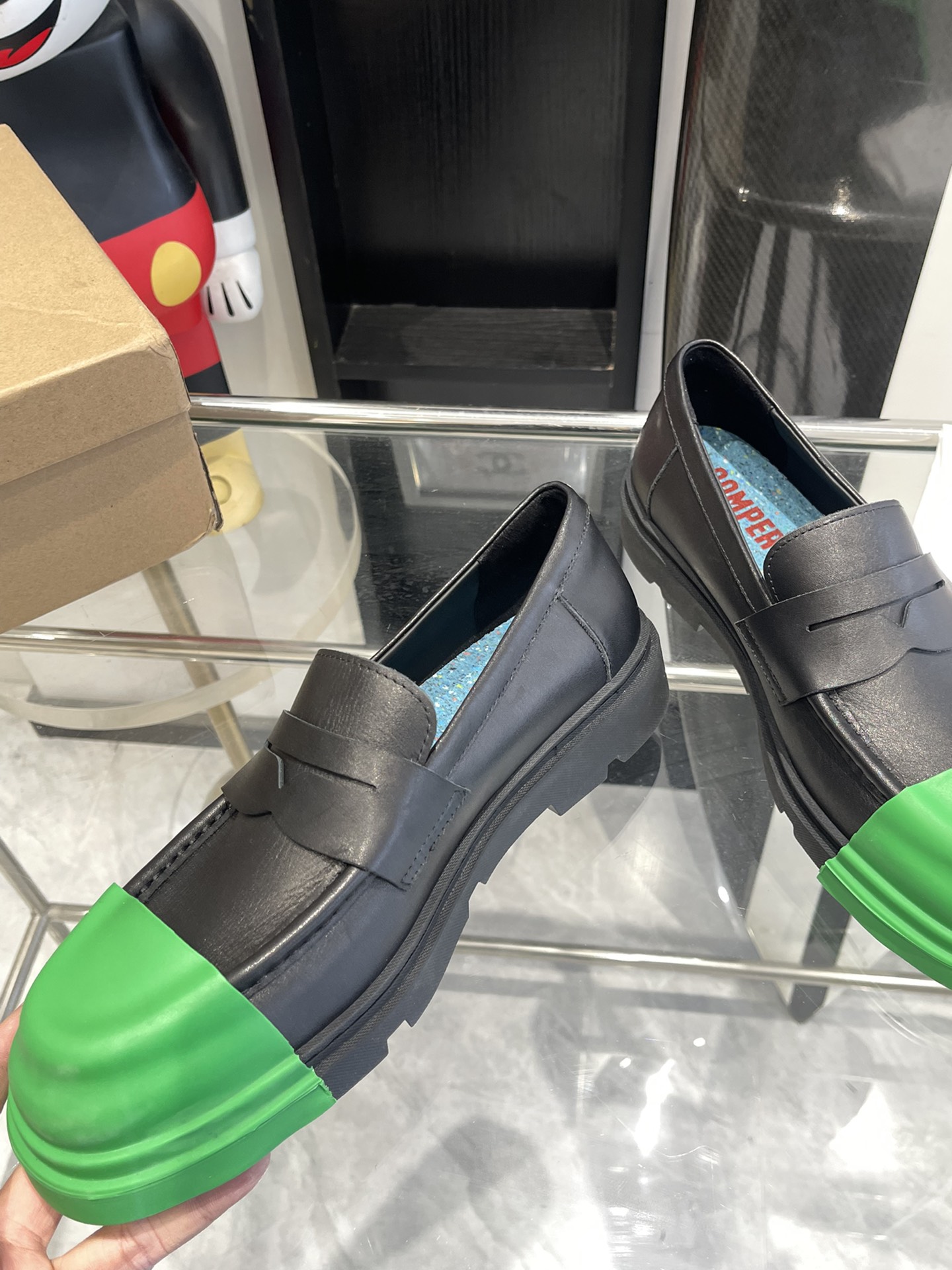 “Versatile Quilts and Shoes for Spring and Summer: Comfortable and Stylish Options” - 图片 3