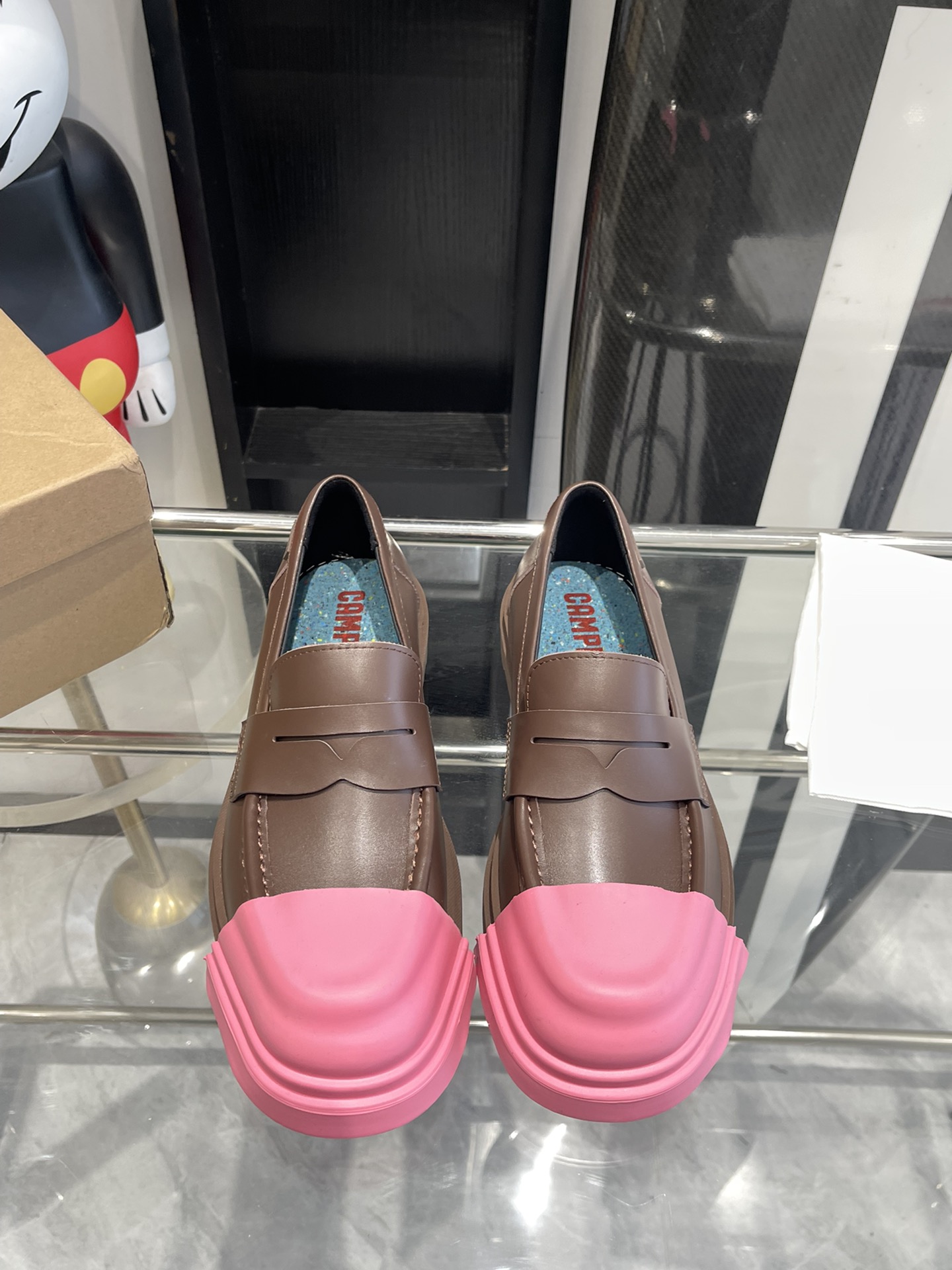 “Variety of Quilts and Shoes for Spring and Summer in Multiple Sizes”
