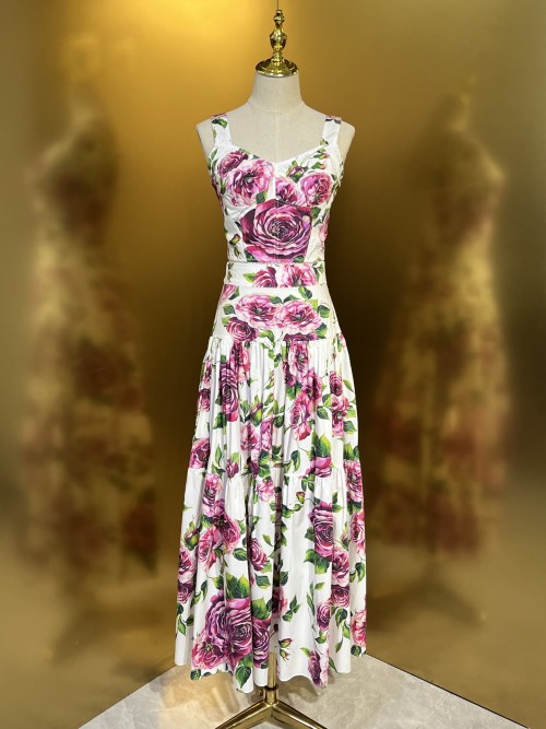 Dolce & Gabbana Rose Print Cotton Dress - Elegant Floral Midi Skirt 1 Dolce & Gabbana Rose Print Cotton Dress - Elegant Floral Midi Skirt