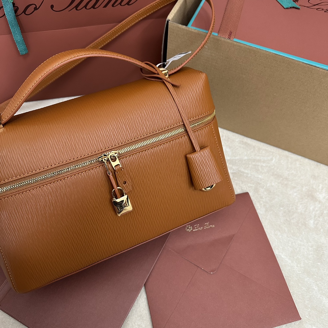 
Loro piana 秋冬新款
Extra bag 升级版本 L27 棕色水波纹
对版原厂进口牛皮 特
