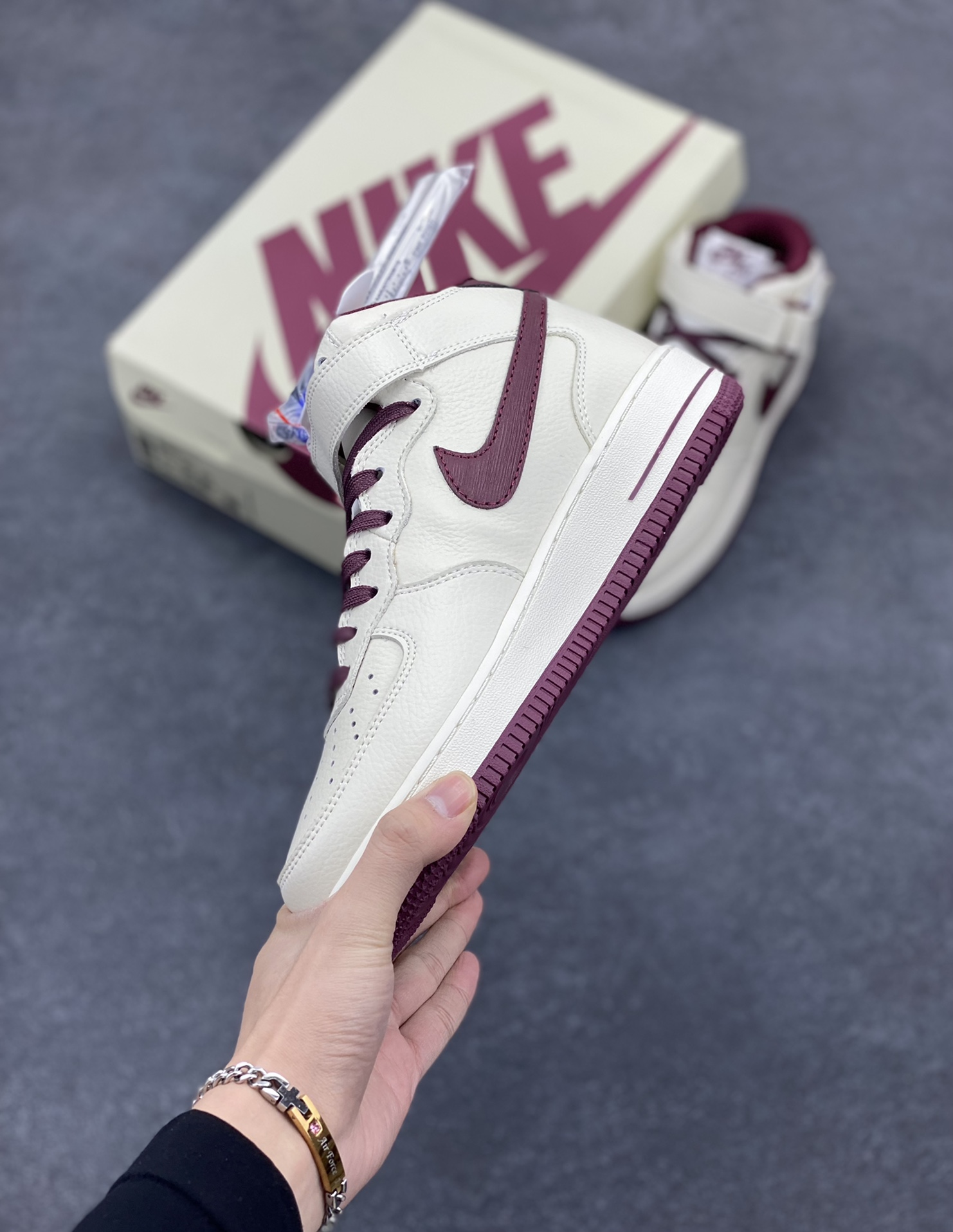 图片[3]-小红书爆款  Nike Air Force 1 MID “米酒红”配色高帮空军一号休闲板鞋 定制皮料 原楦原纸板 纯正空军版型 高清洁度 内置全掌气垫  货号：PA0920-008 尺码：36 36.5 37.5 38 38.5 39 40 40.5 41 42 42.5 43 44 44.5 45-选品中心