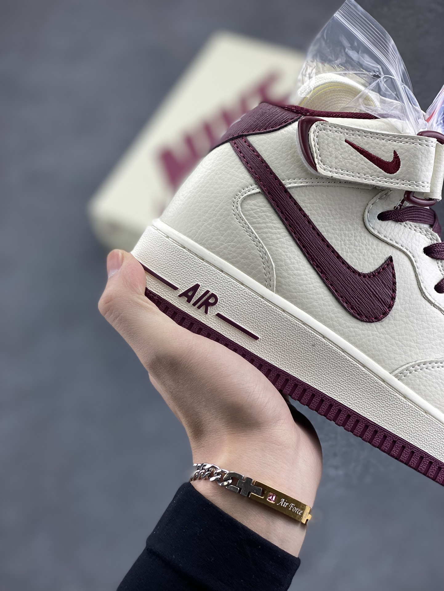 图片[6]-小红书爆款  Nike Air Force 1 MID “米酒红”配色高帮空军一号休闲板鞋 定制皮料 原楦原纸板 纯正空军版型 高清洁度 内置全掌气垫  货号：PA0920-008 尺码：36 36.5 37.5 38 38.5 39 40 40.5 41 42 42.5 43 44 44.5 45-选品中心