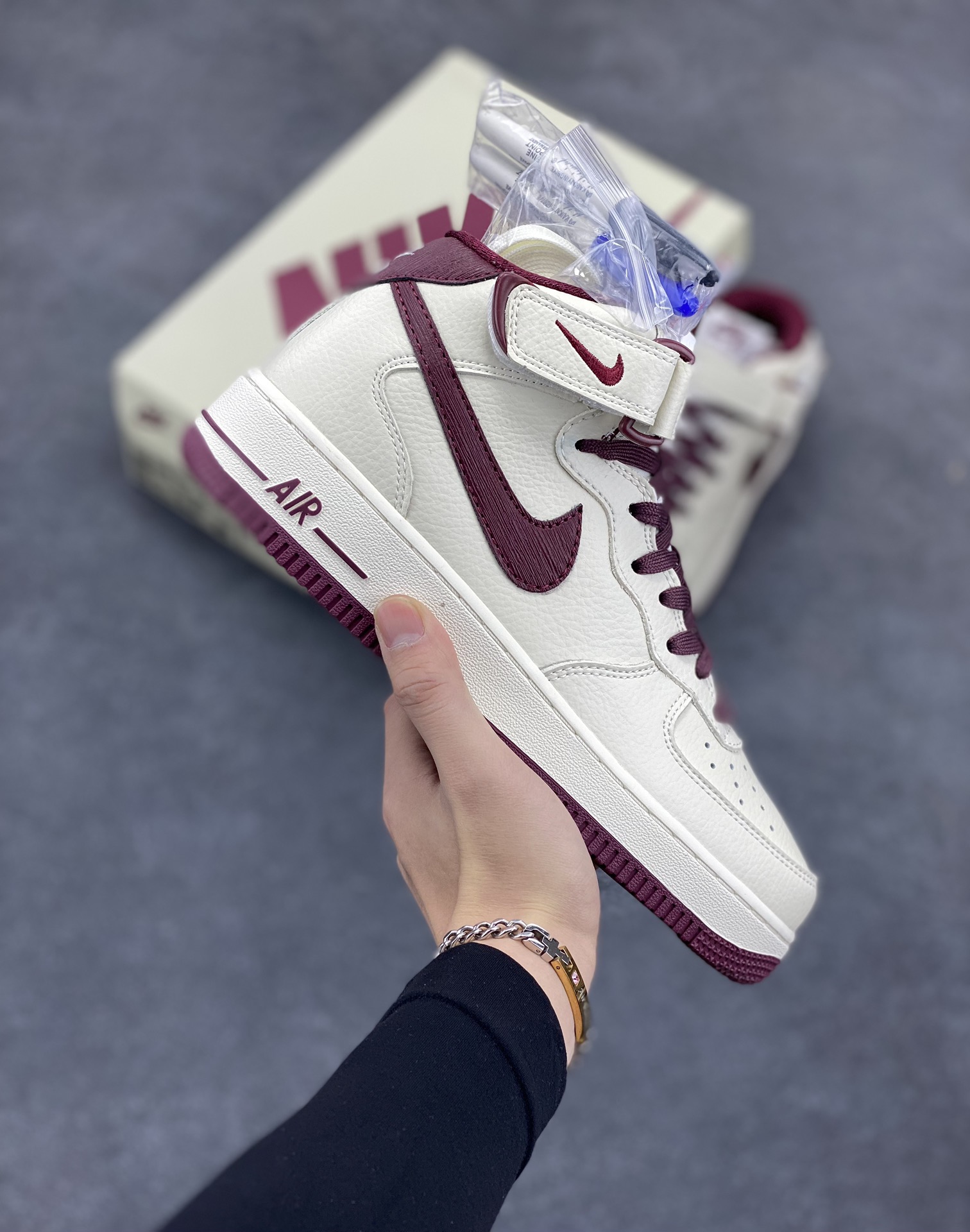 小红书爆款  Nike Air Force 1 MID “米酒红”配色高帮空军一号休闲板鞋 定制皮料 原楦原纸板 纯正空军版型 高清洁度 内置全掌气垫  货号:PA0920-008 尺码:36 36.5 37.5 38 38.5 39 40 40.5 41 42 42.5 43 44 44.5 45-选品中心