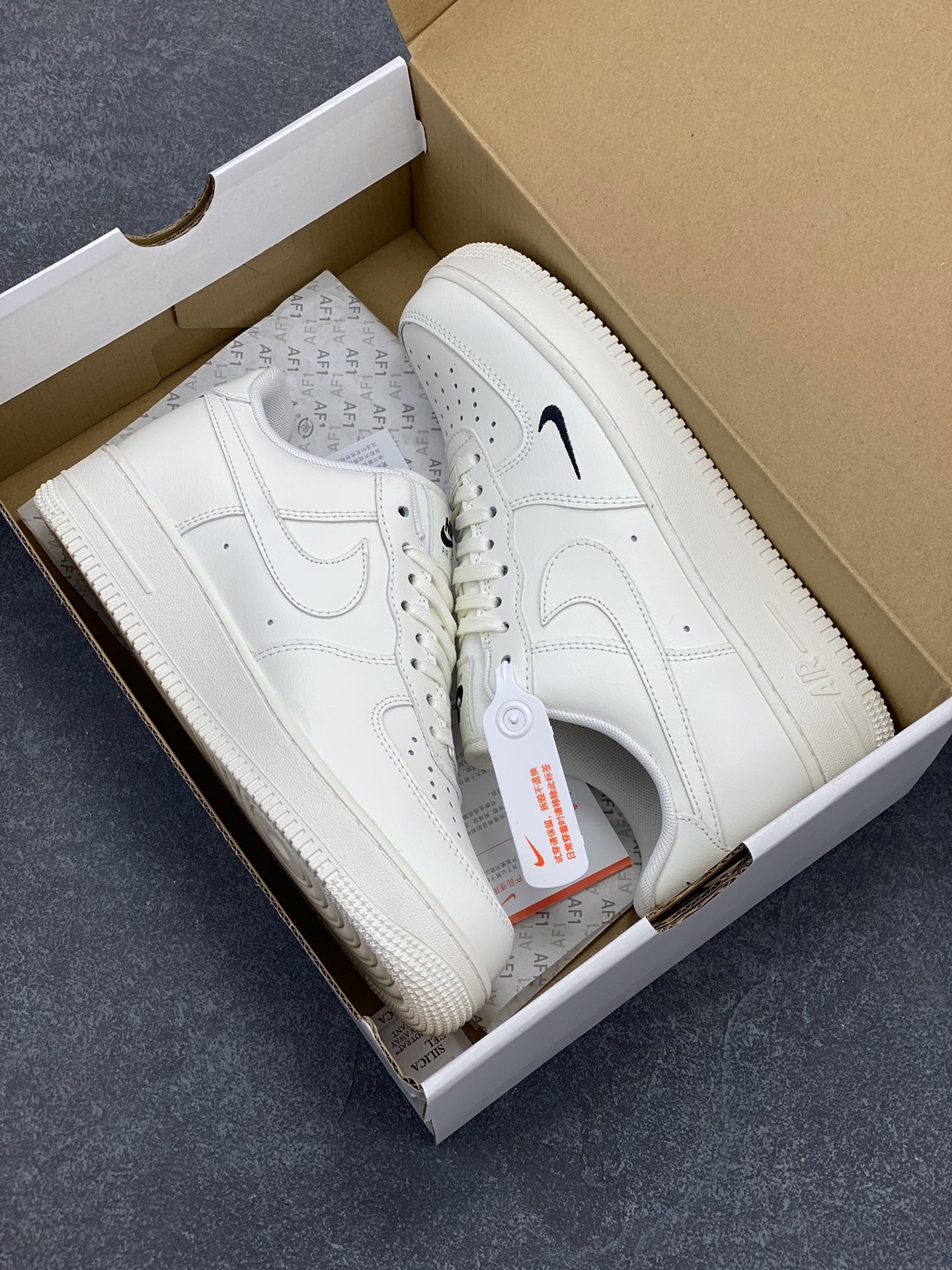 图片[9]-Nike Air Force 1 Low 白黑小勾 空军一号低帮运动休闲板鞋 原楦头原纸板 打造纯正空军版型 专注外贸渠道 全掌内置蜂窝气垫 原盒配件 原厂中底钢印、拉帮完美 货号：HF1058-133 尺码：36 36.5 37.5 38 38.5 39 40 40.5 41 42 42.5 43 44 44.5 45-选品中心