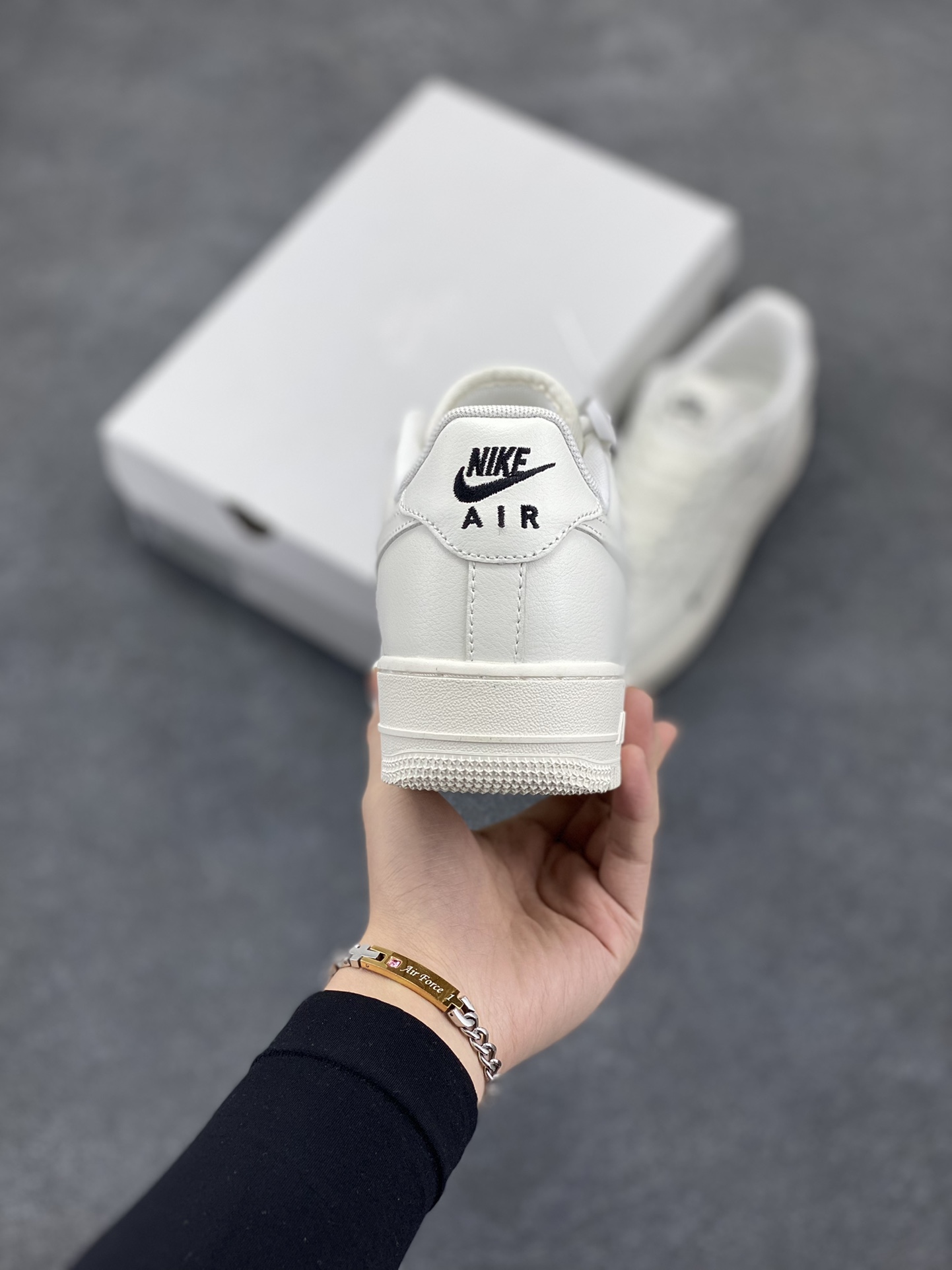 图片[4]-Nike Air Force 1 Low 白黑小勾 空军一号低帮运动休闲板鞋 原楦头原纸板 打造纯正空军版型 专注外贸渠道 全掌内置蜂窝气垫 原盒配件 原厂中底钢印、拉帮完美 货号：HF1058-133 尺码：36 36.5 37.5 38 38.5 39 40 40.5 41 42 42.5 43 44 44.5 45-选品中心