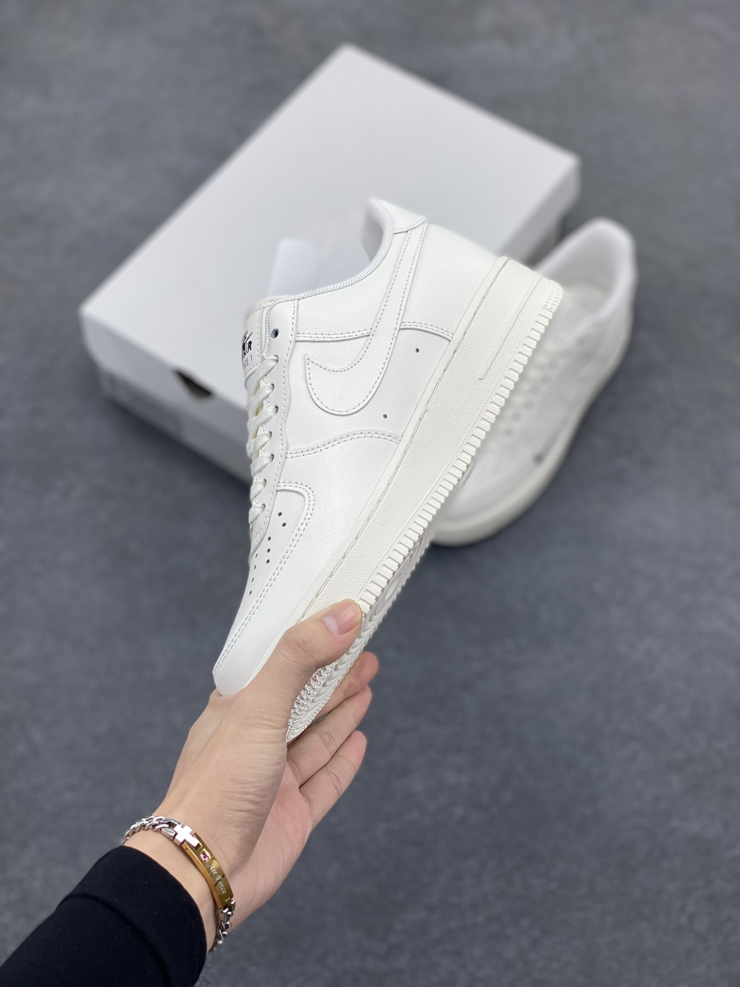 图片[3]-Nike Air Force 1 Low 白黑小勾 空军一号低帮运动休闲板鞋 原楦头原纸板 打造纯正空军版型 专注外贸渠道 全掌内置蜂窝气垫 原盒配件 原厂中底钢印、拉帮完美 货号：HF1058-133 尺码：36 36.5 37.5 38 38.5 39 40 40.5 41 42 42.5 43 44 44.5 45-选品中心