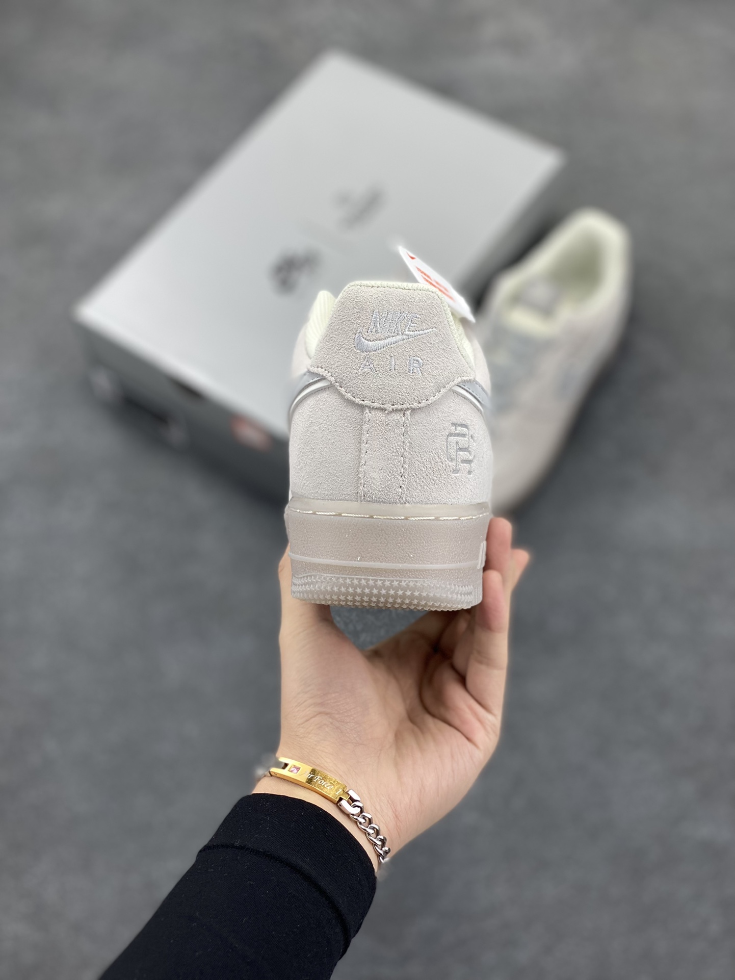 图片[4]-NIke Air Force 1 \’07 Low 卫冕冠军 满天星空军一号中帮运动休闲板鞋 进口麂皮 原装鞋盒原楦头原纸板 内置全掌气垫 高清洁度 货号：Si0820-605 尺码：36 36.5 37.5 38 38.5 39 40 40.5 41 42 42.5 43 44 44.5 45-选品中心