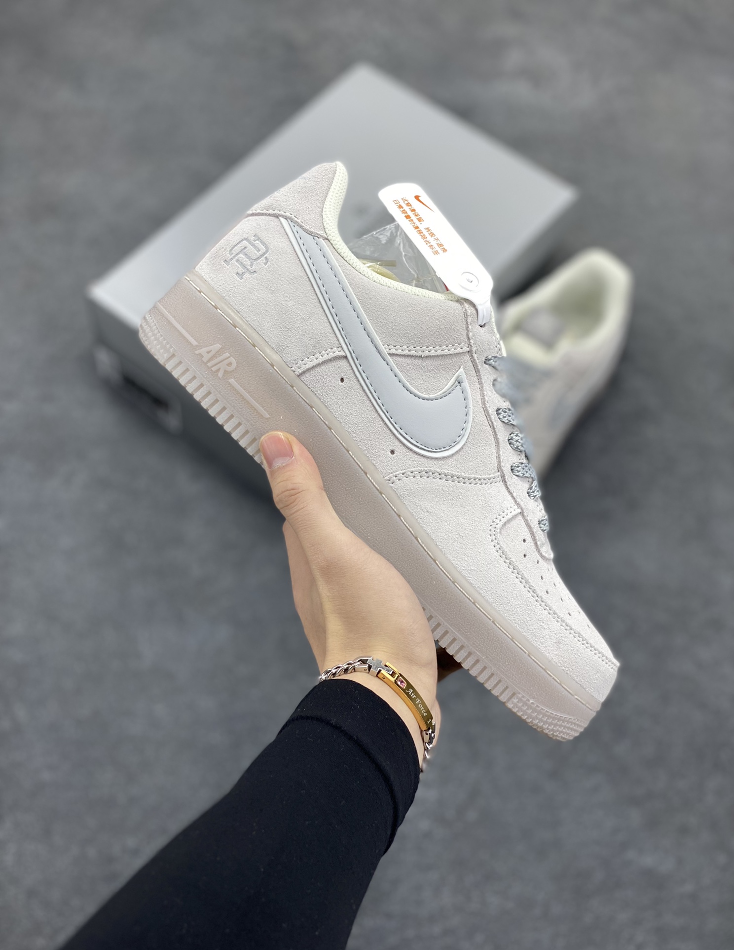 NIke Air Force 1 \’07 Low 卫冕冠军 满天星空军一号中帮运动休闲板鞋 进口麂皮 原装鞋盒原楦头原纸板 内置全掌气垫 高清洁度 货号:Si0820-605 尺码:36 36.5 37.5 38 38.5 39 40 40.5 41 42 42.5 43 44 44.5 45-选品中心