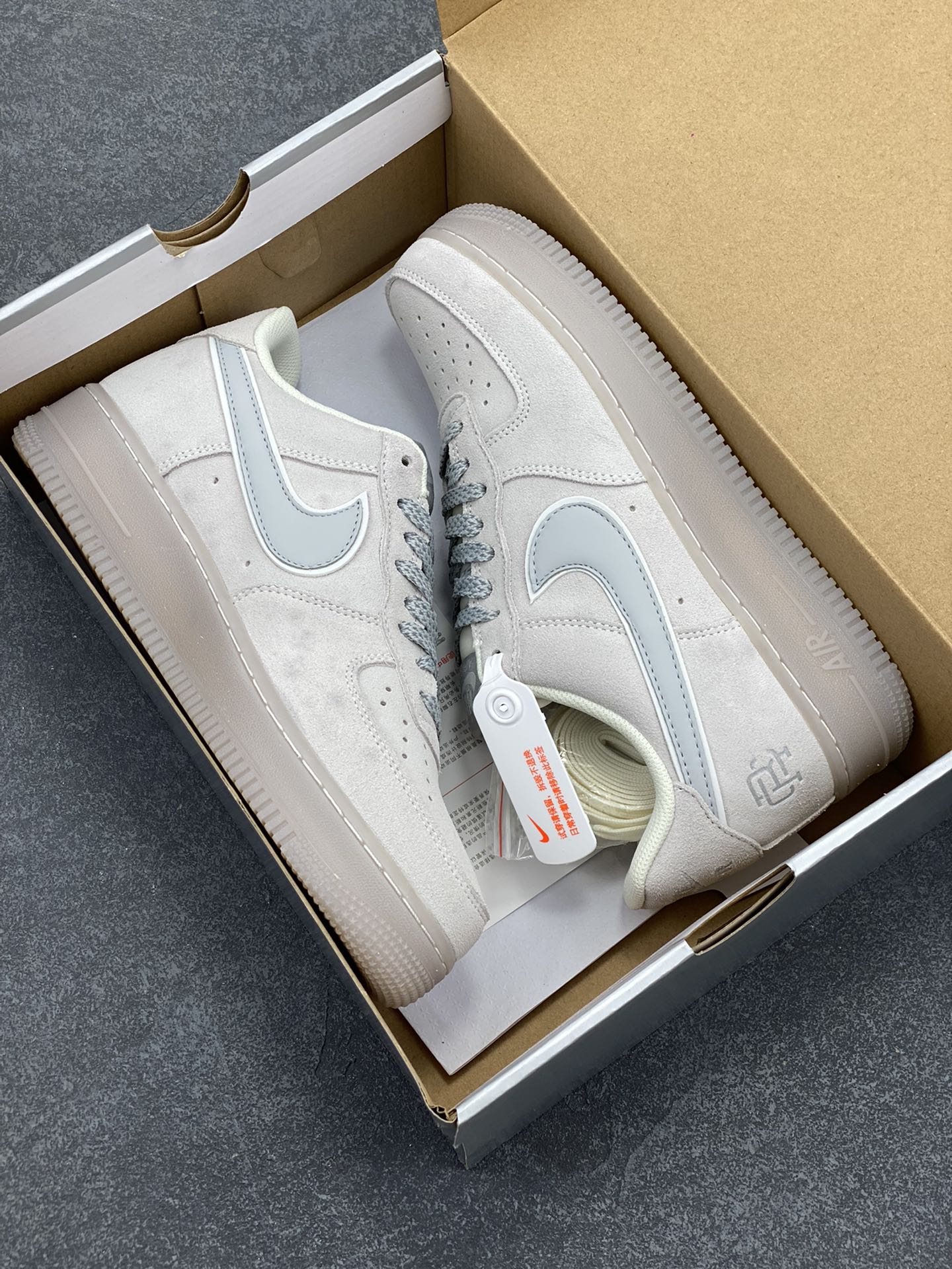 图片[9]-NIke Air Force 1 \’07 Low 卫冕冠军 满天星空军一号中帮运动休闲板鞋 进口麂皮 原装鞋盒原楦头原纸板 内置全掌气垫 高清洁度 货号：Si0820-605 尺码：36 36.5 37.5 38 38.5 39 40 40.5 41 42 42.5 43 44 44.5 45-选品中心