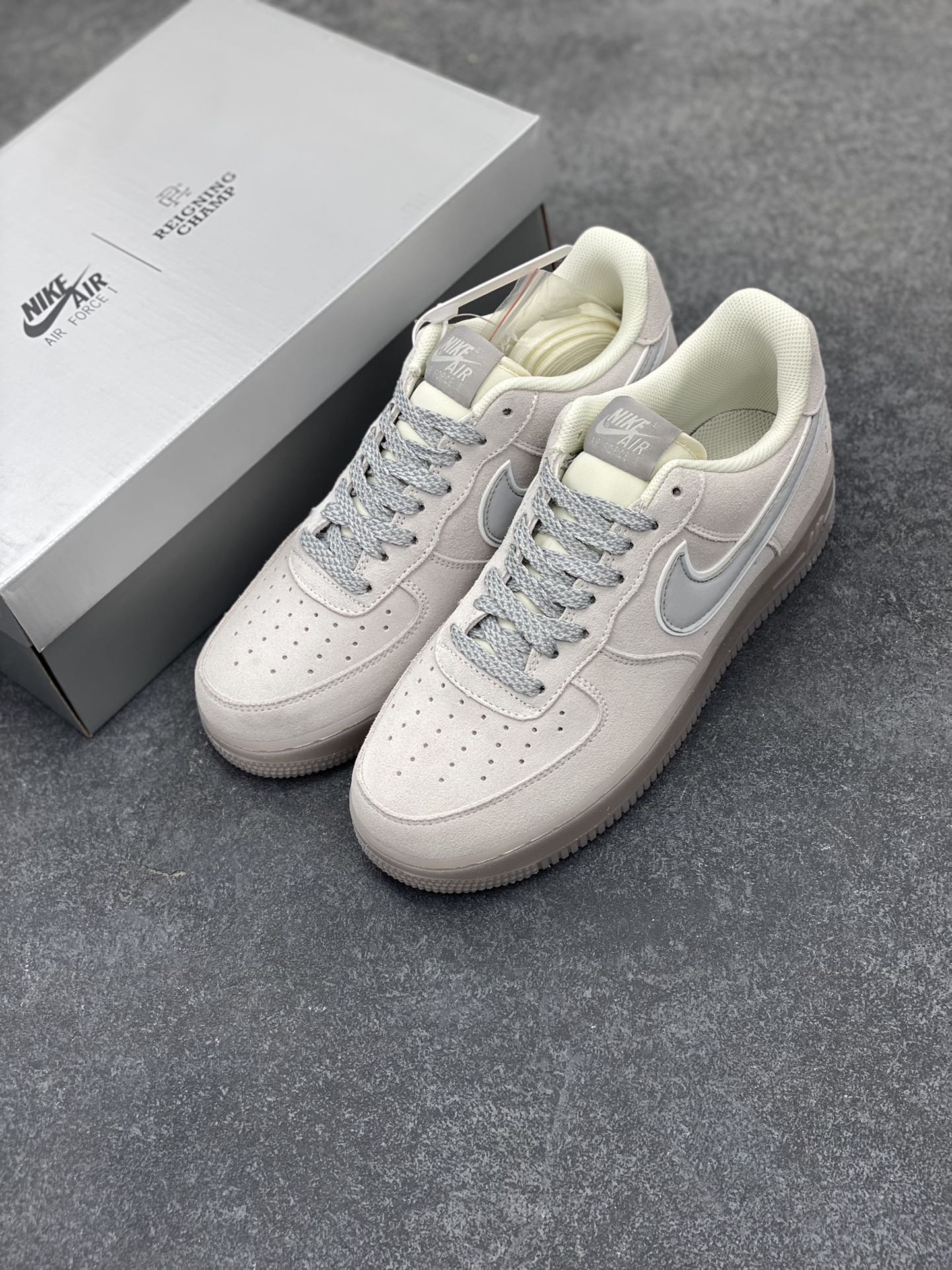 图片[8]-NIke Air Force 1 \’07 Low 卫冕冠军 满天星空军一号中帮运动休闲板鞋 进口麂皮 原装鞋盒原楦头原纸板 内置全掌气垫 高清洁度 货号：Si0820-605 尺码：36 36.5 37.5 38 38.5 39 40 40.5 41 42 42.5 43 44 44.5 45-选品中心