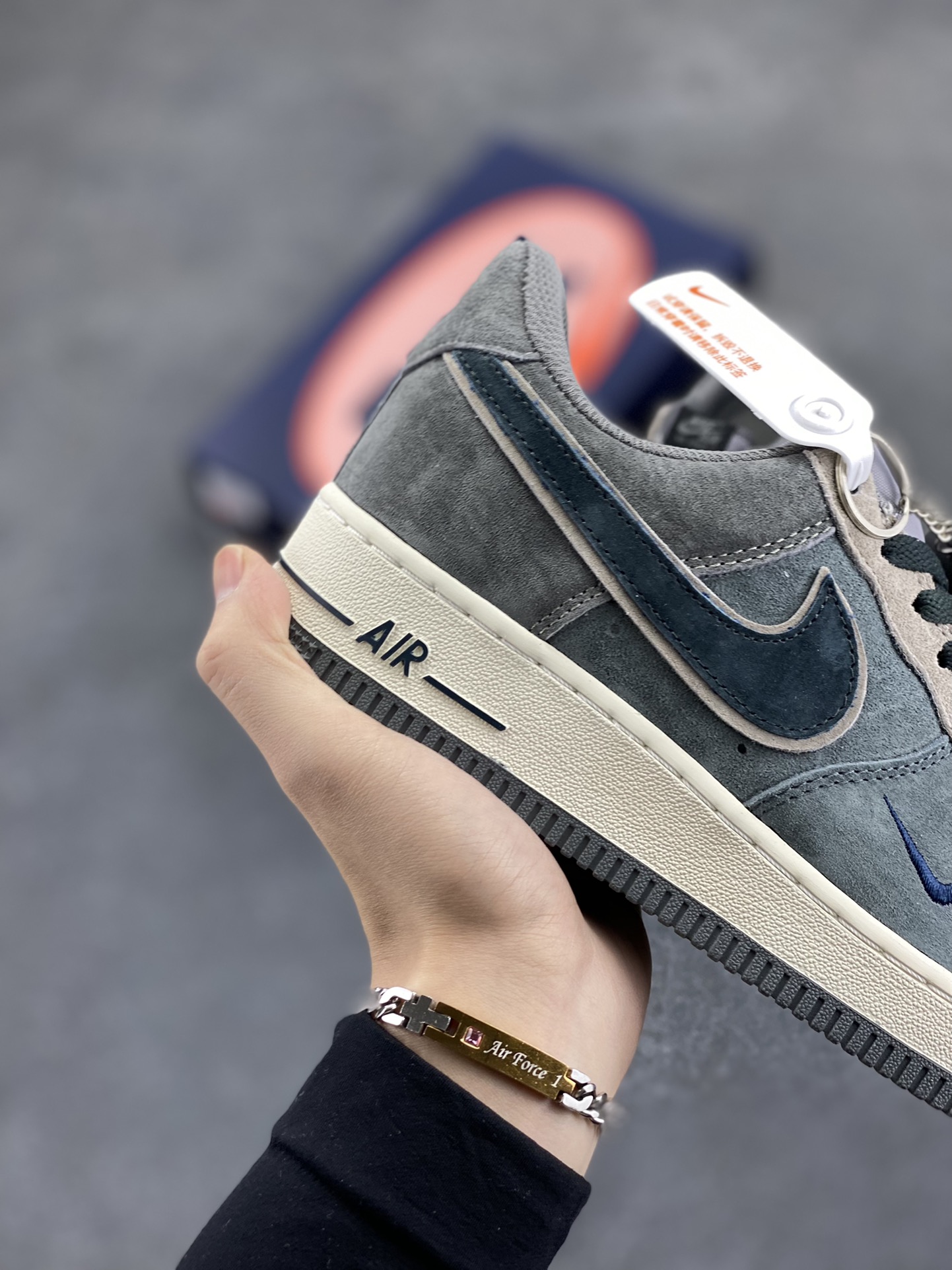 图片[6]-“黑八奇迹”Nike Air Force 1 “Black Eight”空军一号定制低帮秋冬板鞋 台球这项运动 近两年风靡全球 特别是中式八球 关注度更是老少皆宜 出现很多家喻户晓的台球明星，准神、楚霸王、帝王星、花枪王…“什么是真爱，低杆加左塞！” 货号：YD2425-808 尺码：36 36.5 37.5 38 38.5 39 40 40.5 41 42 42.5 43 44 44.5 45-选品中心