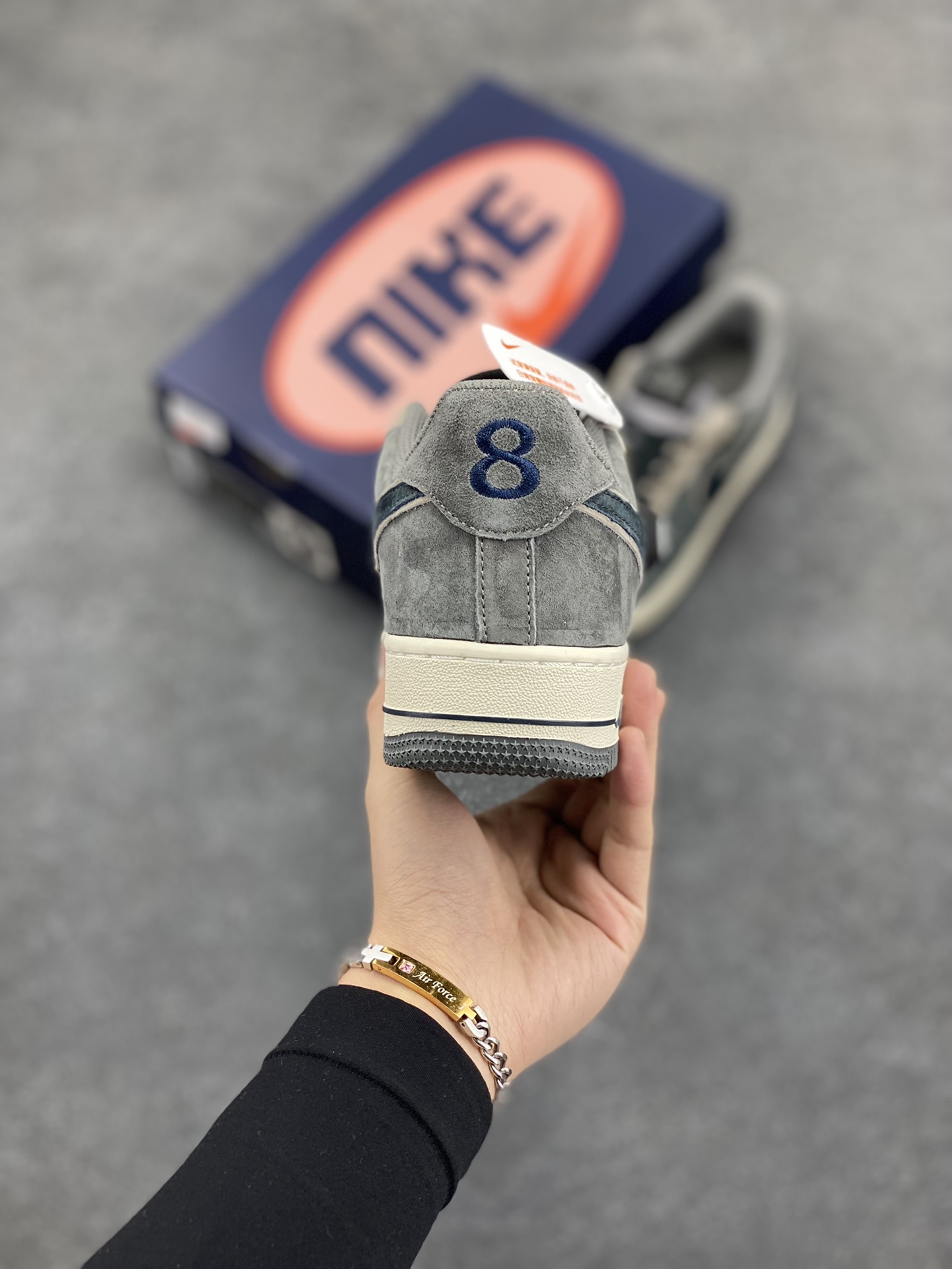 图片[4]-“黑八奇迹”Nike Air Force 1 “Black Eight”空军一号定制低帮秋冬板鞋 台球这项运动 近两年风靡全球 特别是中式八球 关注度更是老少皆宜 出现很多家喻户晓的台球明星，准神、楚霸王、帝王星、花枪王…“什么是真爱，低杆加左塞！” 货号：YD2425-808 尺码：36 36.5 37.5 38 38.5 39 40 40.5 41 42 42.5 43 44 44.5 45-选品中心