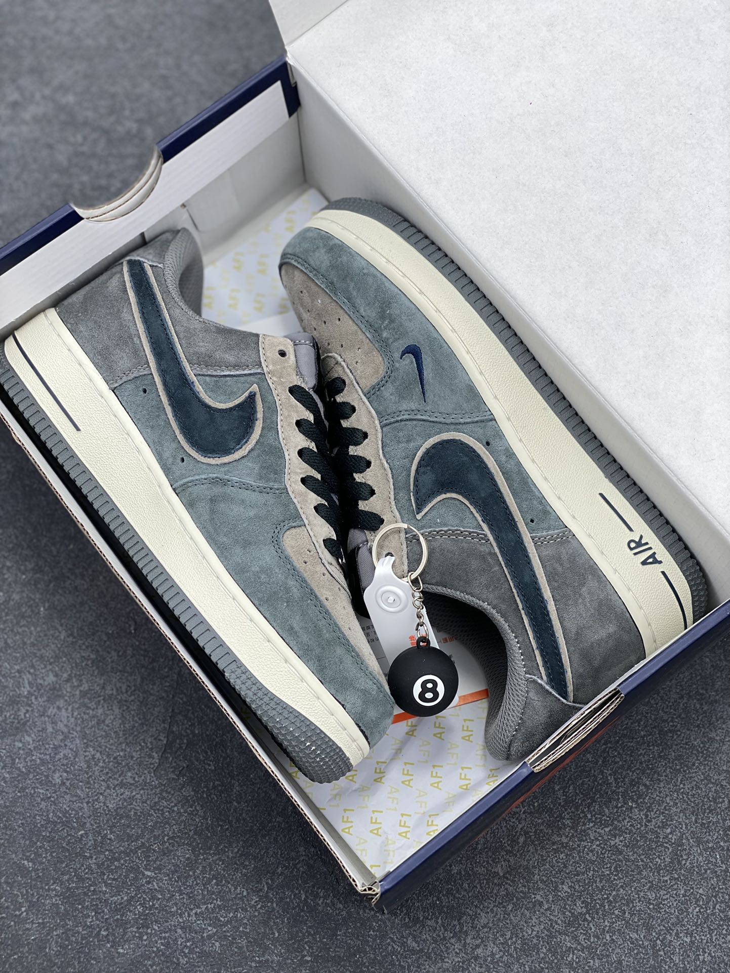 图片[9]-“黑八奇迹”Nike Air Force 1 “Black Eight”空军一号定制低帮秋冬板鞋 台球这项运动 近两年风靡全球 特别是中式八球 关注度更是老少皆宜 出现很多家喻户晓的台球明星，准神、楚霸王、帝王星、花枪王…“什么是真爱，低杆加左塞！” 货号：YD2425-808 尺码：36 36.5 37.5 38 38.5 39 40 40.5 41 42 42.5 43 44 44.5 45-选品中心