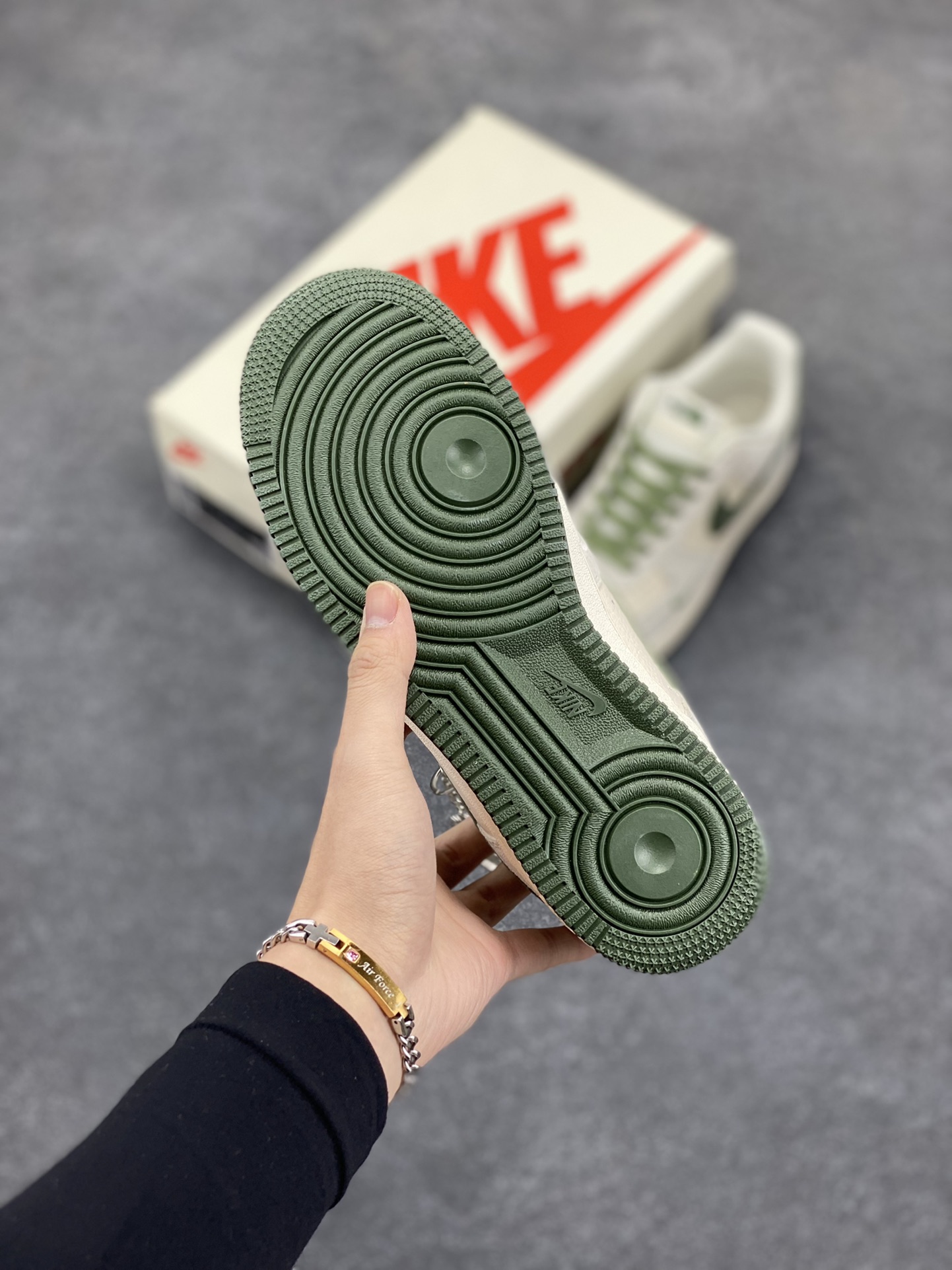 图片[5]-NIke Air Force 1 \’07 Low “北面联名——绿蛇纹勾”空军一号 低帮 运动鞋 休闲鞋 折边针车 工艺难度大 原楦头原纸板 原装鞋盒 定制五金配件 内置全掌气垫 原厂鞋底 货号：DF0188-026 尺码：36 36.5 37.5 38 38.5 39 40 40.5 41 42 42.5 43 44 44.5 45-选品中心