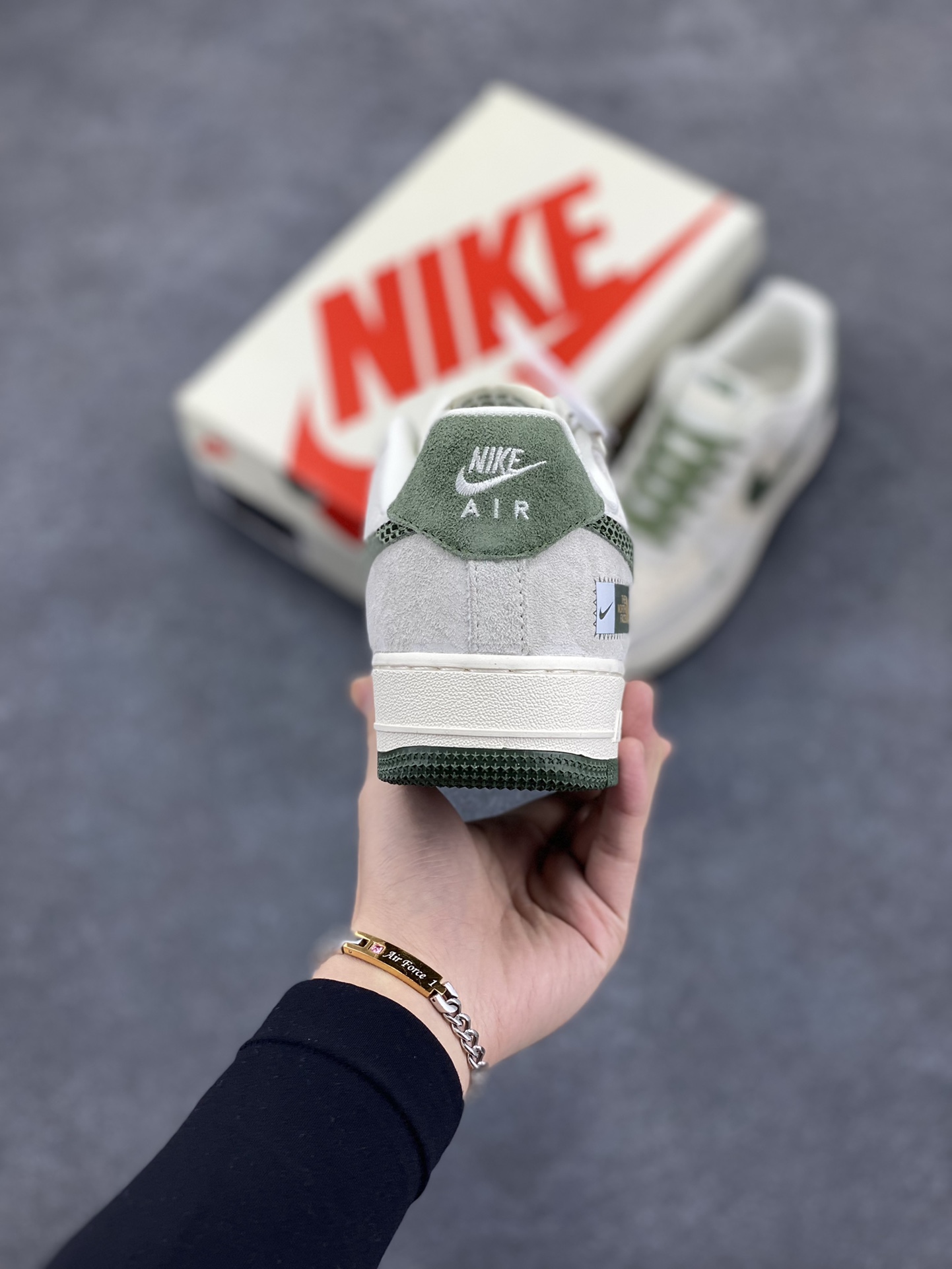 图片[4]-NIke Air Force 1 \’07 Low “北面联名——绿蛇纹勾”空军一号 低帮 运动鞋 休闲鞋 折边针车 工艺难度大 原楦头原纸板 原装鞋盒 定制五金配件 内置全掌气垫 原厂鞋底 货号：DF0188-026 尺码：36 36.5 37.5 38 38.5 39 40 40.5 41 42 42.5 43 44 44.5 45-选品中心