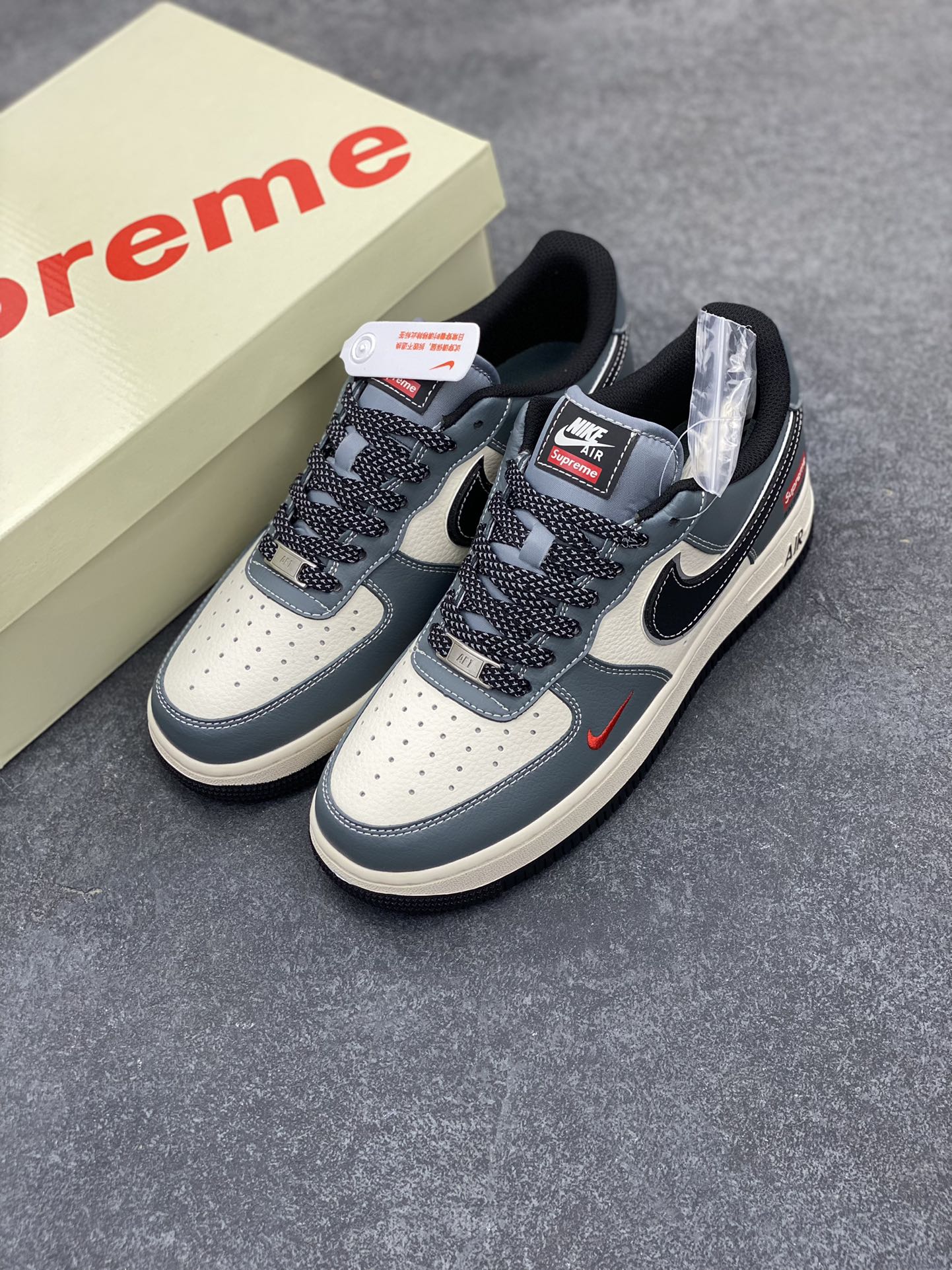 图片[8]-NIke Air Force 1 \’07 Low “Supreme联名–蓝灰色”空军一号 低帮 运动鞋 休闲鞋 折边针车 工艺难度大 原楦头原纸板 原装鞋盒 定制五金配件 内置全掌气垫 原厂鞋底 货号：XZ6188-385 尺码：36 36.5 37.5 38 38.5 39 40 40.5 41 42 42.5 43 44 44.5 45-选品中心