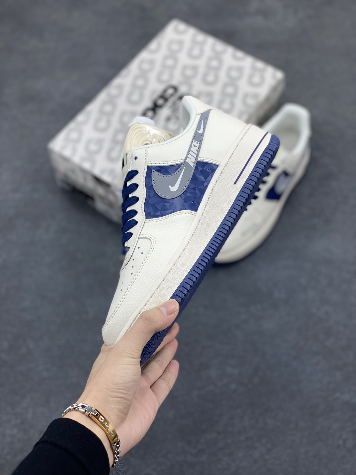 图片[3]-NIke Air Force 1 \’07 Low “北面联名——米白蓝钻”空军一号 低帮 运动鞋 休闲鞋 折边针车 工艺难度大 原楦头原纸板 原装鞋盒 定制五金配件 内置全掌气垫 原厂鞋底 货号：DM6688-001 尺码：36 36.5 37.5 38 38.5 39 40 40.5 41 42 42.5 43 44 44.5 45-选品中心