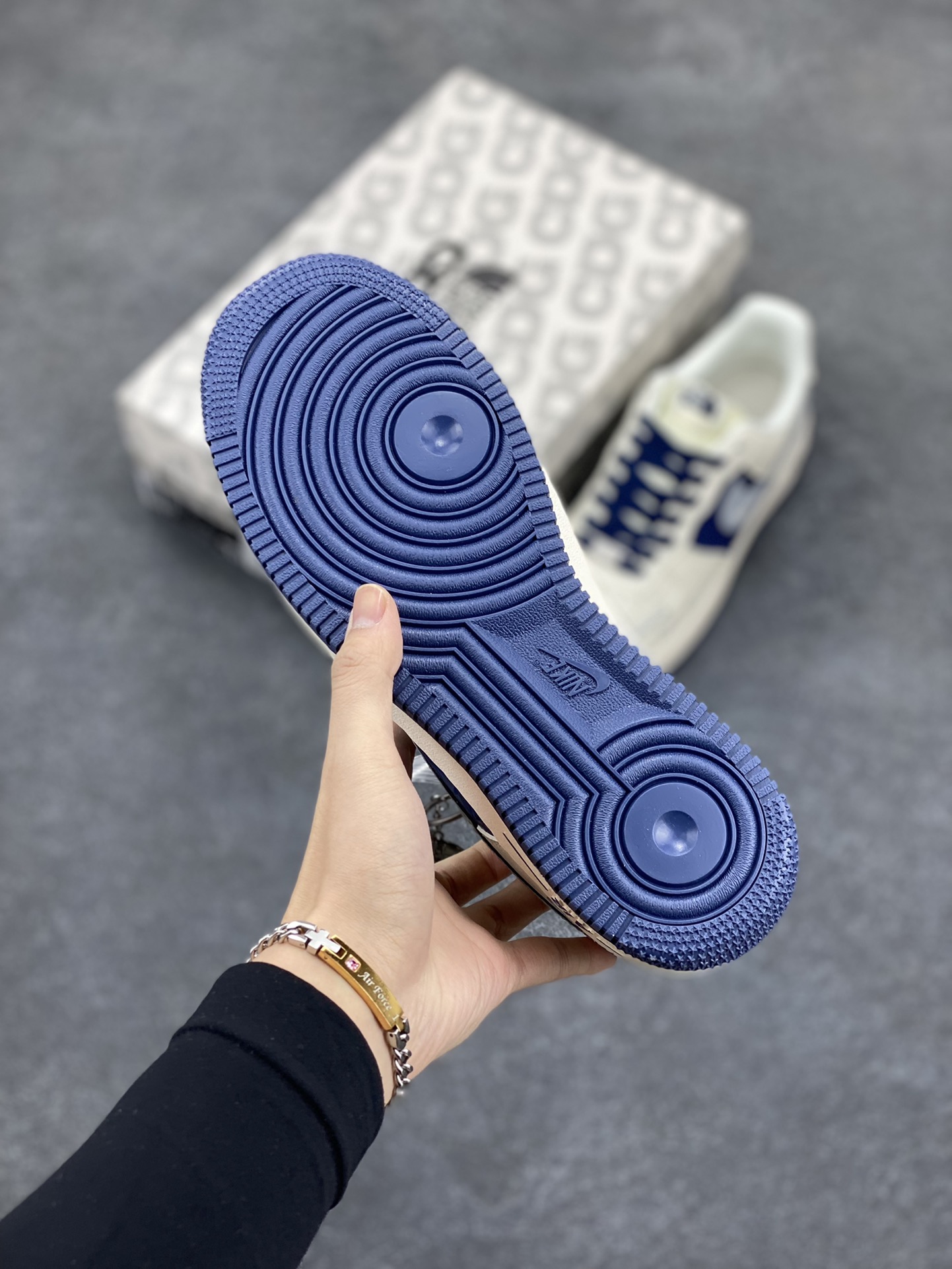 图片[5]-NIke Air Force 1 \’07 Low “北面联名——米白蓝钻”空军一号 低帮 运动鞋 休闲鞋 折边针车 工艺难度大 原楦头原纸板 原装鞋盒 定制五金配件 内置全掌气垫 原厂鞋底 货号：DM6688-001 尺码：36 36.5 37.5 38 38.5 39 40 40.5 41 42 42.5 43 44 44.5 45-选品中心