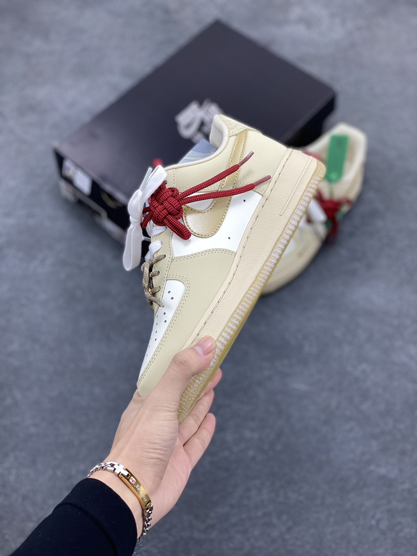 图片[3]-HY版本💯 Nike Air Force 1 Low 蛇年限定浅棕 空军一号低帮运动休闲板鞋 原楦头原纸板 打造纯正空军版型 专注外贸渠道 全掌内置蜂窝气垫 原盒配件 原厂中底钢印、拉帮完美 货号：HV5990-172 尺码：35.5 36 36.5 37.5 38 38.5 39 40 40.5 41 42 42.5 43 44 44.5 45 46-选品中心