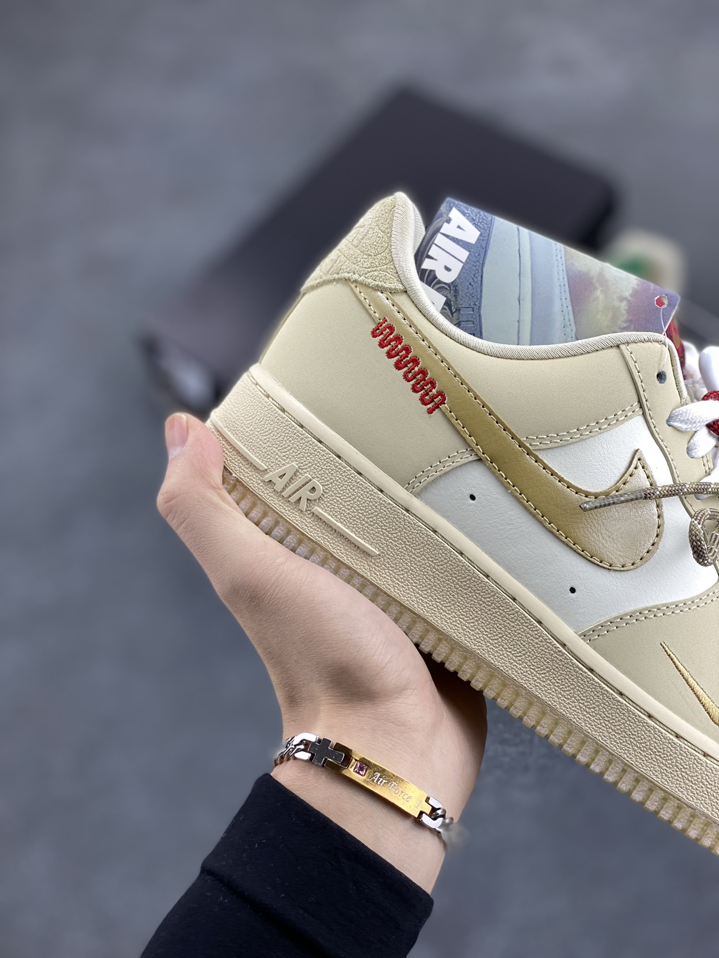 图片[6]-HY版本💯 Nike Air Force 1 Low 蛇年限定浅棕 空军一号低帮运动休闲板鞋 原楦头原纸板 打造纯正空军版型 专注外贸渠道 全掌内置蜂窝气垫 原盒配件 原厂中底钢印、拉帮完美 货号：HV5990-172 尺码：35.5 36 36.5 37.5 38 38.5 39 40 40.5 41 42 42.5 43 44 44.5 45 46-选品中心