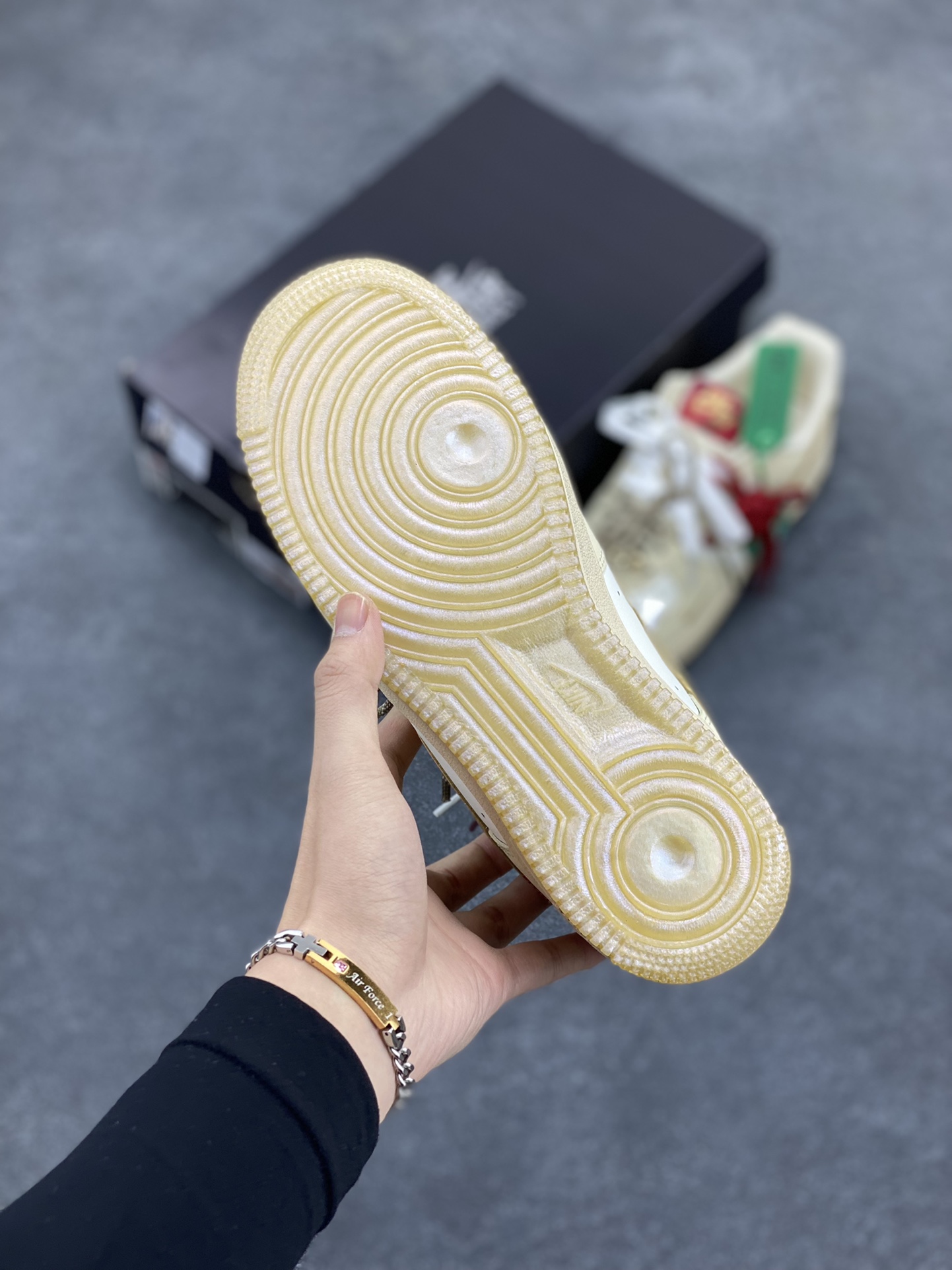 图片[5]-HY版本💯 Nike Air Force 1 Low 蛇年限定浅棕 空军一号低帮运动休闲板鞋 原楦头原纸板 打造纯正空军版型 专注外贸渠道 全掌内置蜂窝气垫 原盒配件 原厂中底钢印、拉帮完美 货号：HV5990-172 尺码：35.5 36 36.5 37.5 38 38.5 39 40 40.5 41 42 42.5 43 44 44.5 45 46-选品中心