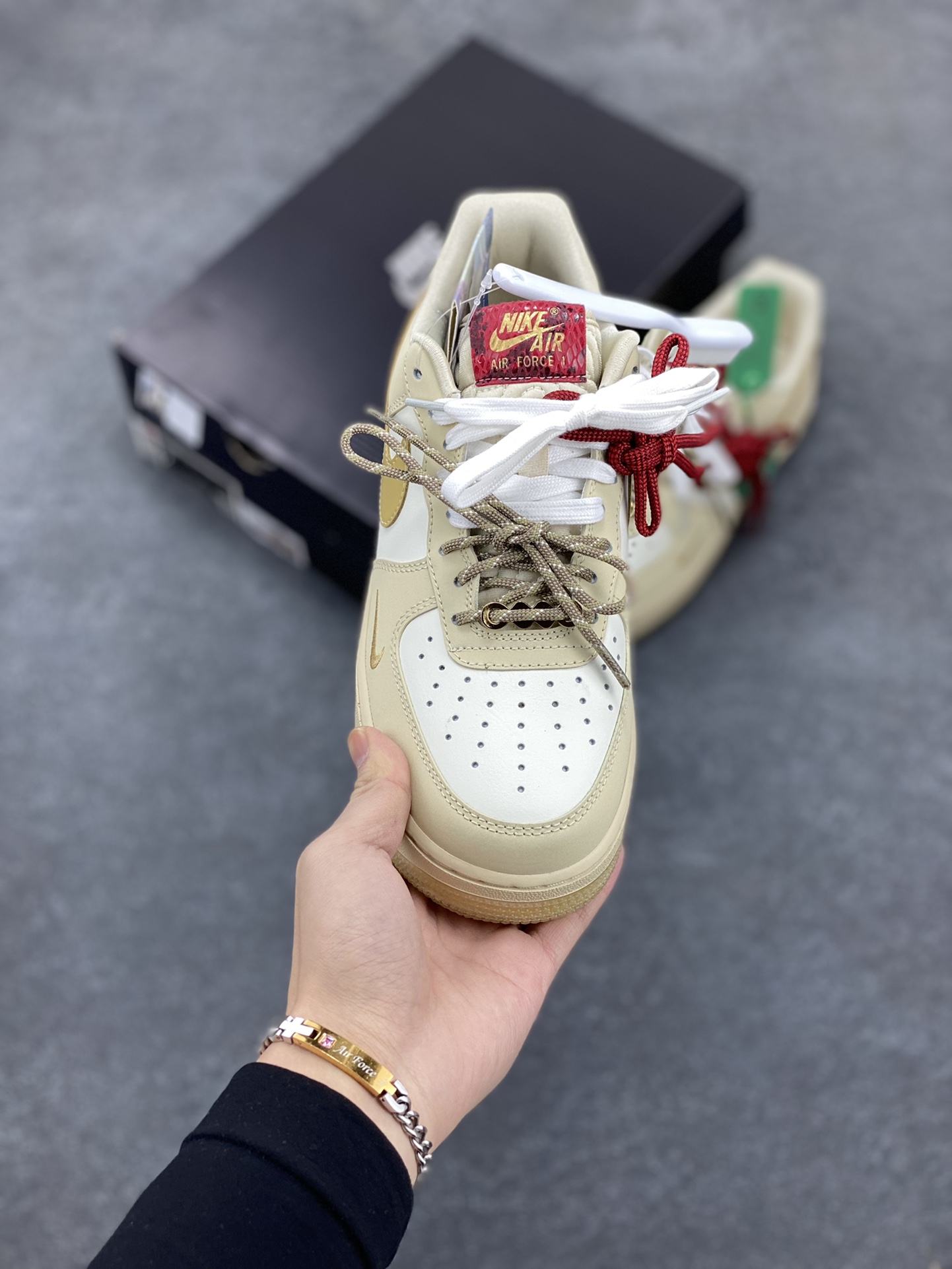 图片[2]-HY版本💯 Nike Air Force 1 Low 蛇年限定浅棕 空军一号低帮运动休闲板鞋 原楦头原纸板 打造纯正空军版型 专注外贸渠道 全掌内置蜂窝气垫 原盒配件 原厂中底钢印、拉帮完美 货号：HV5990-172 尺码：35.5 36 36.5 37.5 38 38.5 39 40 40.5 41 42 42.5 43 44 44.5 45 46-选品中心
