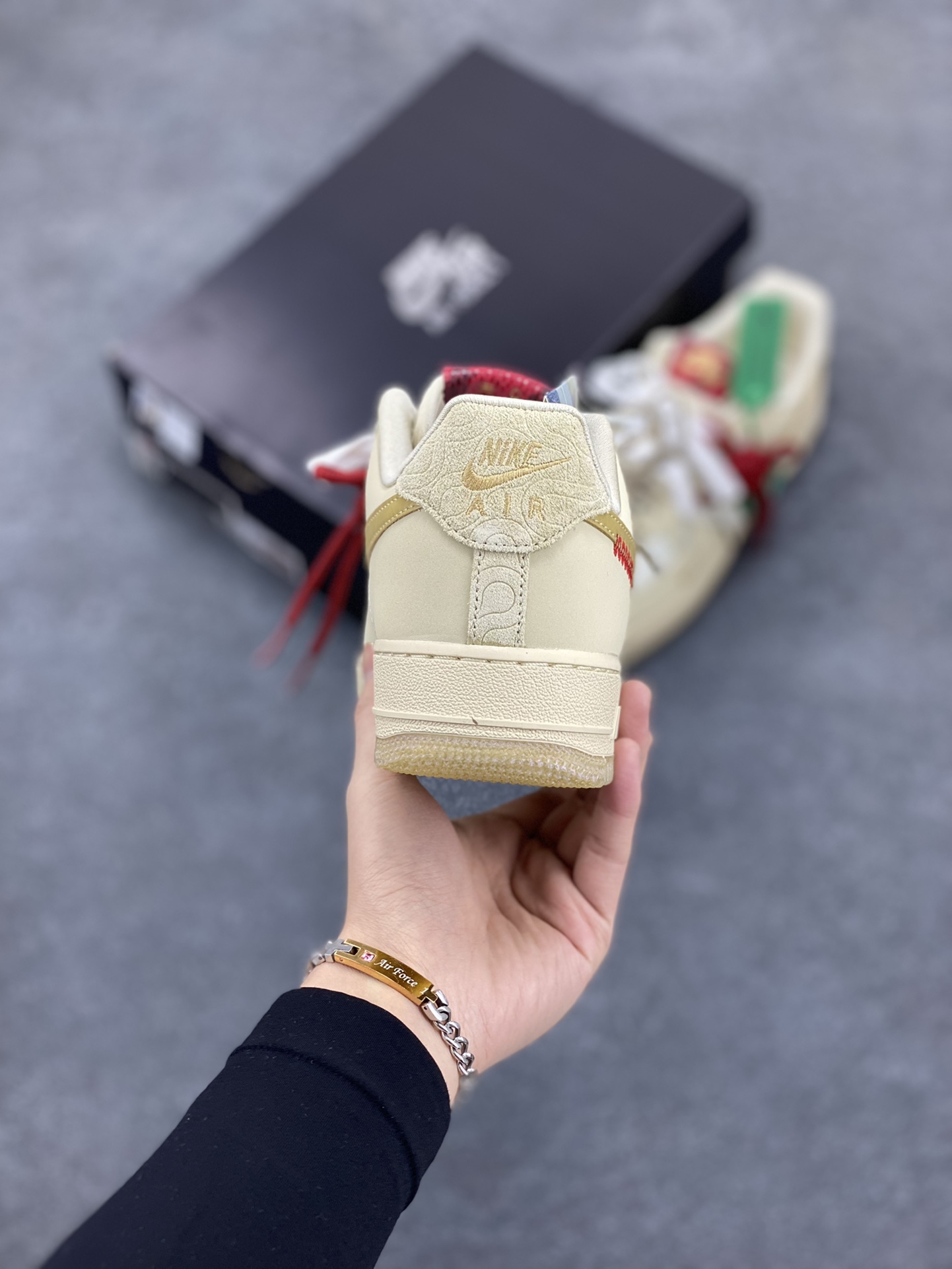 图片[4]-HY版本💯 Nike Air Force 1 Low 蛇年限定浅棕 空军一号低帮运动休闲板鞋 原楦头原纸板 打造纯正空军版型 专注外贸渠道 全掌内置蜂窝气垫 原盒配件 原厂中底钢印、拉帮完美 货号：HV5990-172 尺码：35.5 36 36.5 37.5 38 38.5 39 40 40.5 41 42 42.5 43 44 44.5 45 46-选品中心