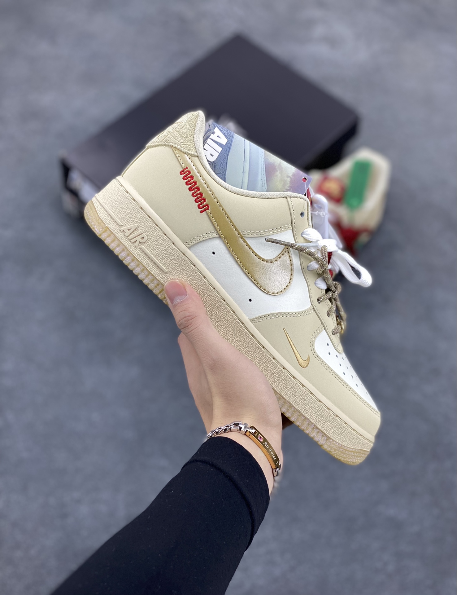 HY版本💯 Nike Air Force 1 Low 蛇年限定浅棕 空军一号低帮运动休闲板鞋 原楦头原纸板 打造纯正空军版型 专注外贸渠道 全掌内置蜂窝气垫 原盒配件 原厂中底钢印、拉帮完美 货号:HV5990-172 尺码:35.5 36 36.5 37.5 38 38.5 39 40 40.5 41 42 42.5 43 44 44.5 45 46-选品中心