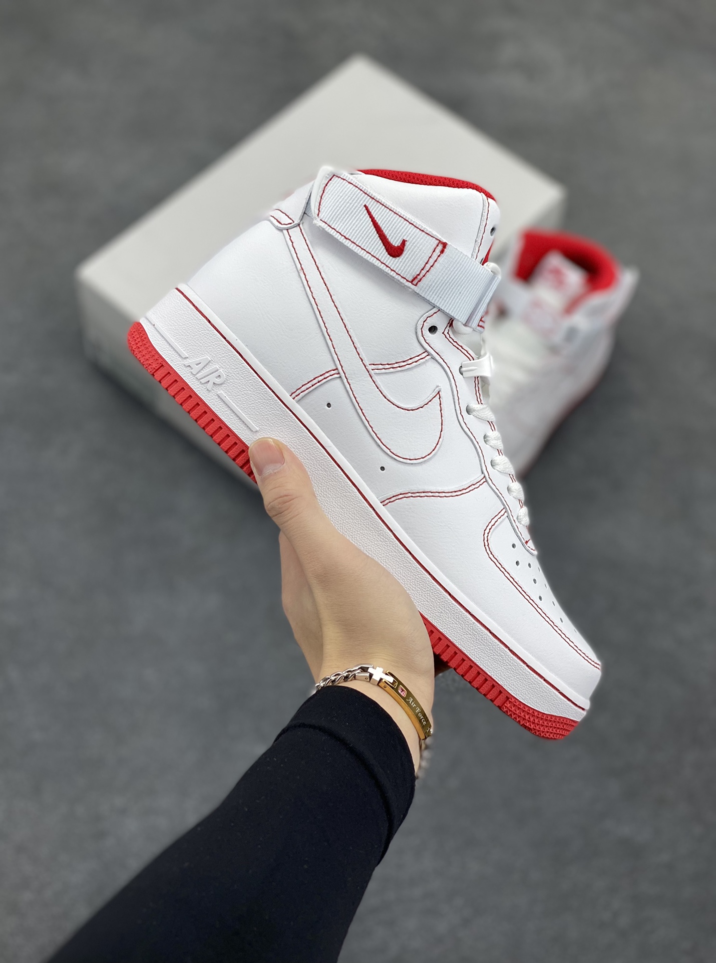 福利特价 Nike Air Force 1‘07 缝线 空军一号高帮休闲运动板鞋 原楦头原纸板 纯正空军版型专注外贸渠道 全掌内置蜂窝气垫 #原盒配件 原厂中底钢印、拉帮完美 货号：CV1753-100 尺码：36 36.5 37.5 38 38.5 39 40 40.5 41 42 42.5 43 44 44.5 45-选品中心