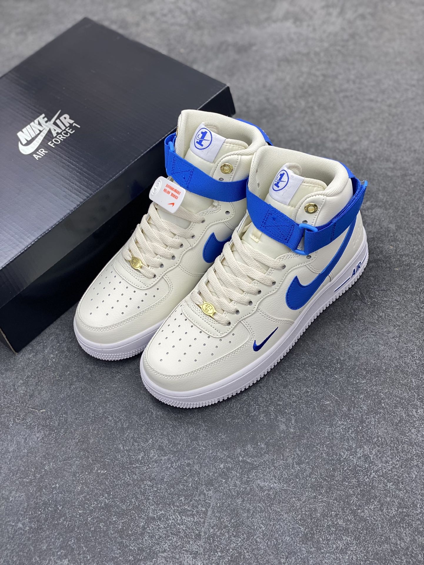 图片[8]-福利特价 Nike Air Force 1‘07 40周年 空军一号中帮休闲运动板鞋 原楦头原纸板 纯正空军版型专注外贸渠道 全掌内置蜂窝气垫 #原盒配件 原厂中底钢印、拉帮完美 货号：DQ7584-100 尺码：36 36.5 37.5 38 38.5 39 40 40.5 41 42 42.5 43 44 44.5 45-选品中心
