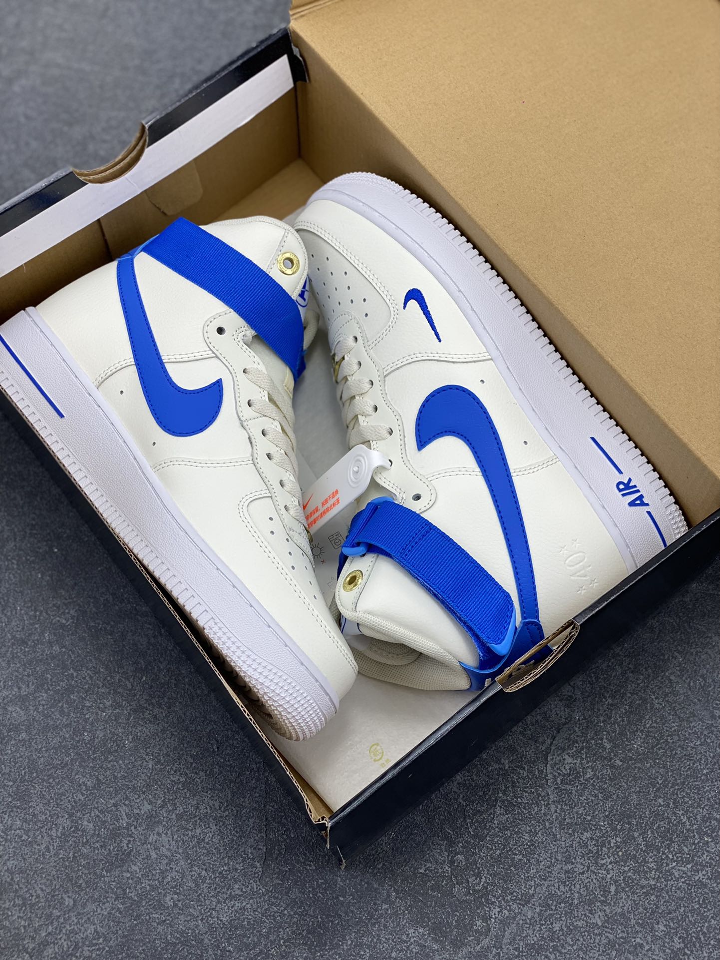 图片[9]-福利特价 Nike Air Force 1‘07 40周年 空军一号中帮休闲运动板鞋 原楦头原纸板 纯正空军版型专注外贸渠道 全掌内置蜂窝气垫 #原盒配件 原厂中底钢印、拉帮完美 货号：DQ7584-100 尺码：36 36.5 37.5 38 38.5 39 40 40.5 41 42 42.5 43 44 44.5 45-选品中心