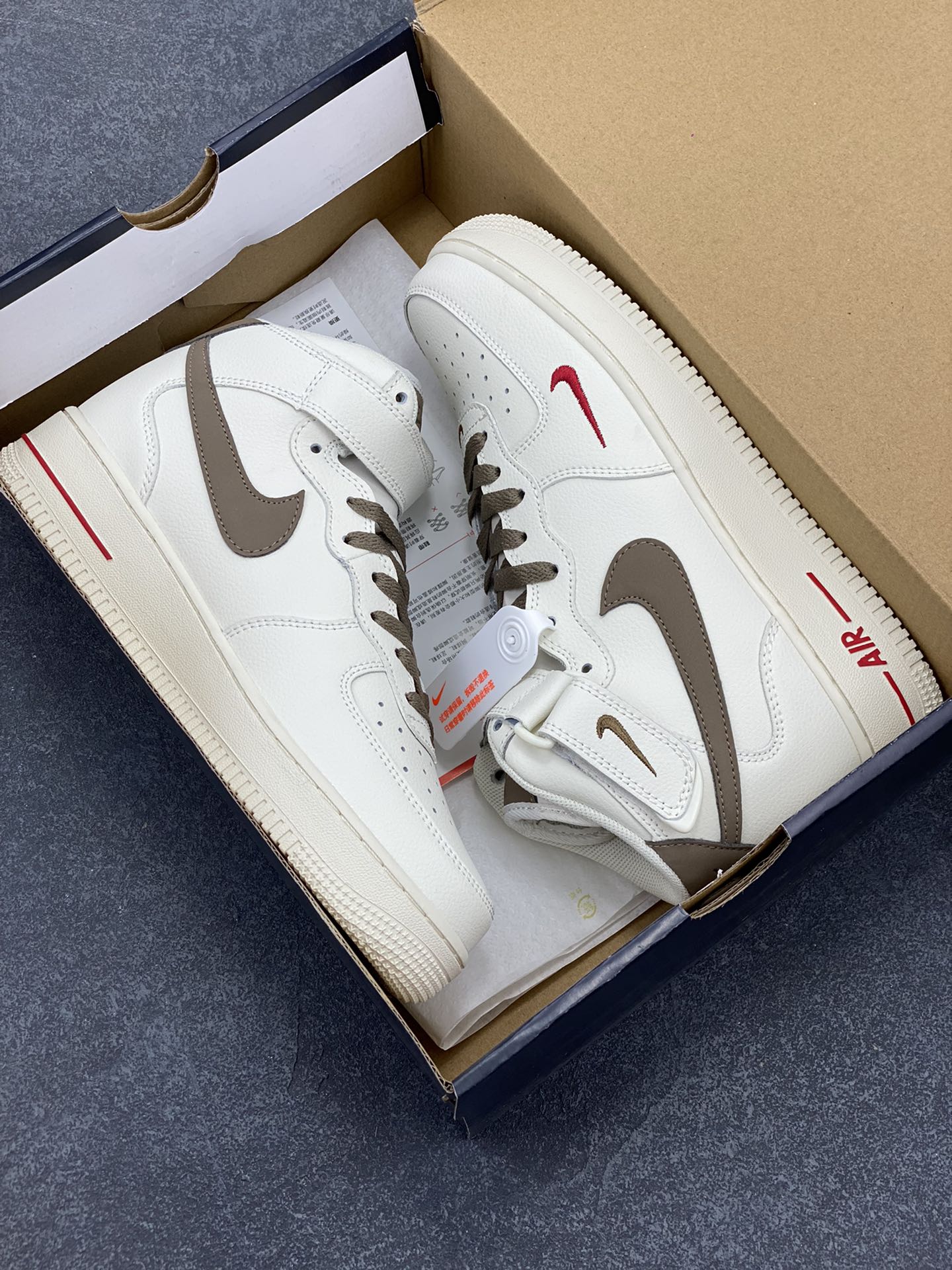 图片[9]-福利特价 Nike Air Force 1‘07 奶咖浅褐 空军一号中帮休闲运动板鞋 原楦头原纸板 纯正空军版型专注外贸渠道 全掌内置蜂窝气垫 #原盒配件 原厂中底钢印、拉帮完美 货号：808123-996 尺码：36 36.5 37.5 38 38.5 39 40 40.5 41 42 42.5 43 44 44.5 45-选品中心