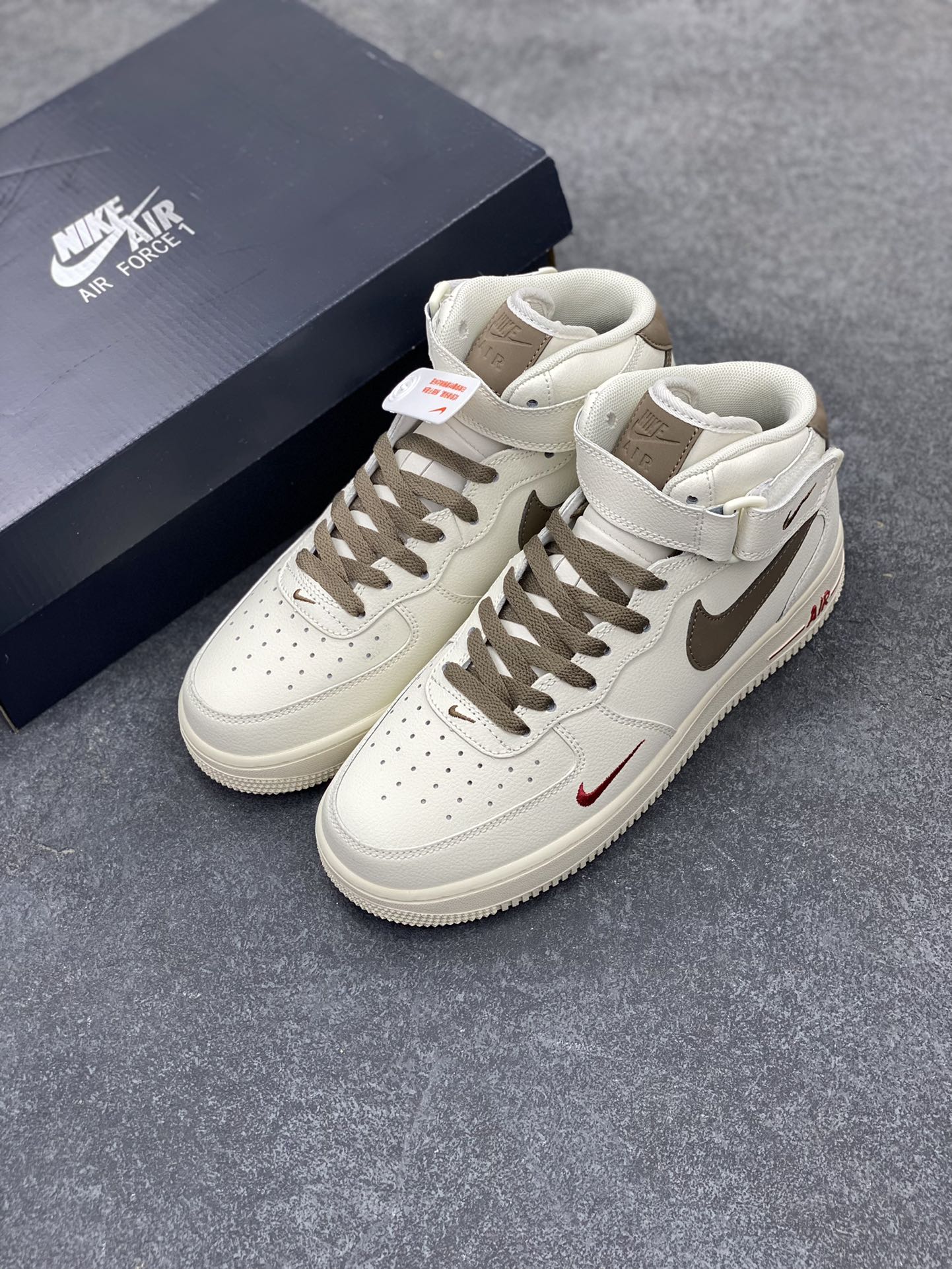 图片[8]-福利特价 Nike Air Force 1‘07 奶咖浅褐 空军一号中帮休闲运动板鞋 原楦头原纸板 纯正空军版型专注外贸渠道 全掌内置蜂窝气垫 #原盒配件 原厂中底钢印、拉帮完美 货号：808123-996 尺码：36 36.5 37.5 38 38.5 39 40 40.5 41 42 42.5 43 44 44.5 45-选品中心