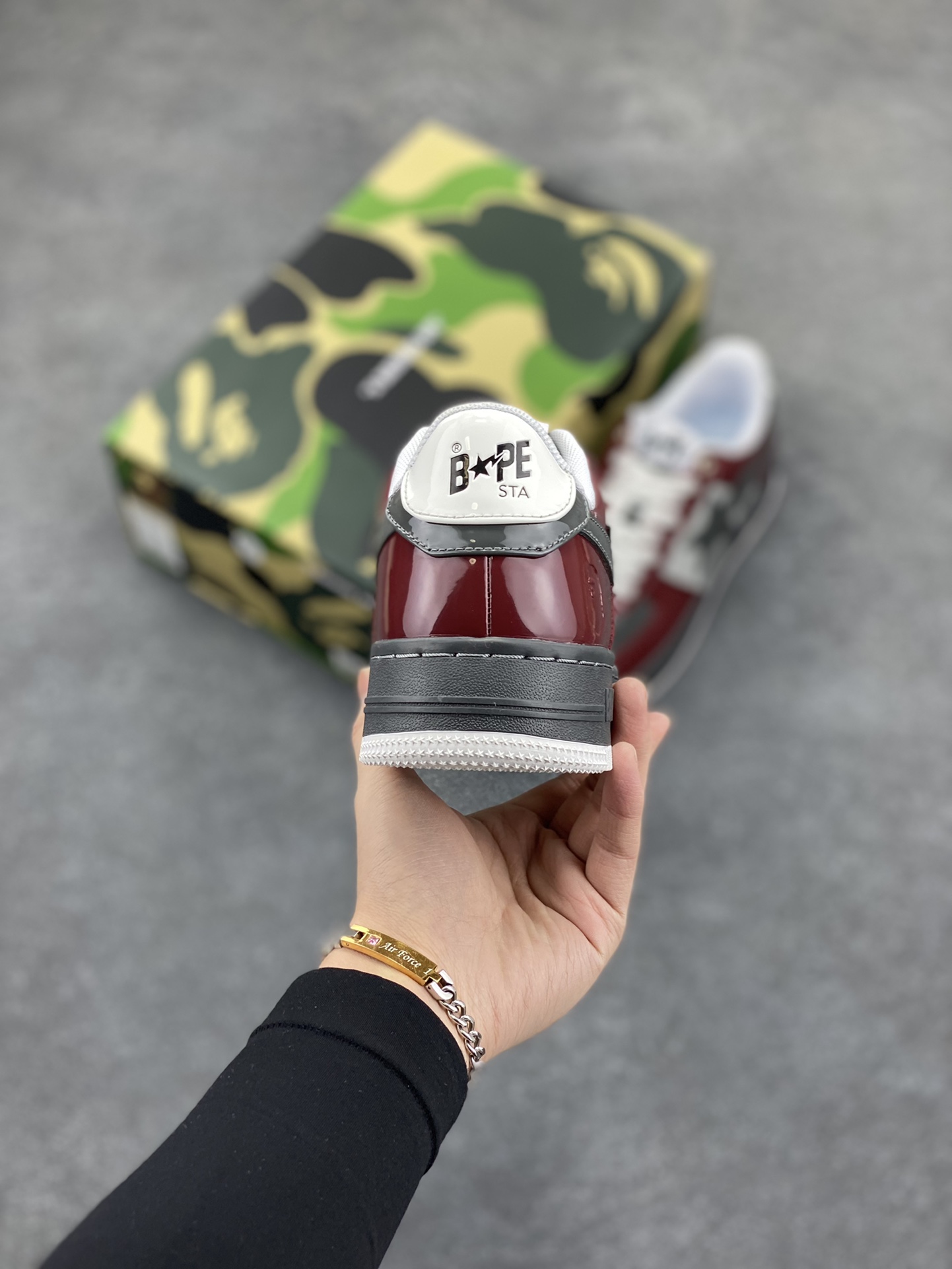 图片[4]-Bape Sk8 Sta To Nigo“ 潮流教父Nigo 品牌 猿人头低帮经典运动休闲板鞋 全套顶级包装 包含猿人logo定制防尘袋 定制迷彩鞋垫一副 抗压收纳抽屉式鞋盒 货号：1I80191006 尺码：36 36.5 37.5 38 38.5 39 40 40.5 41 42 42.5 43 44 44.5 45 46-选品中心